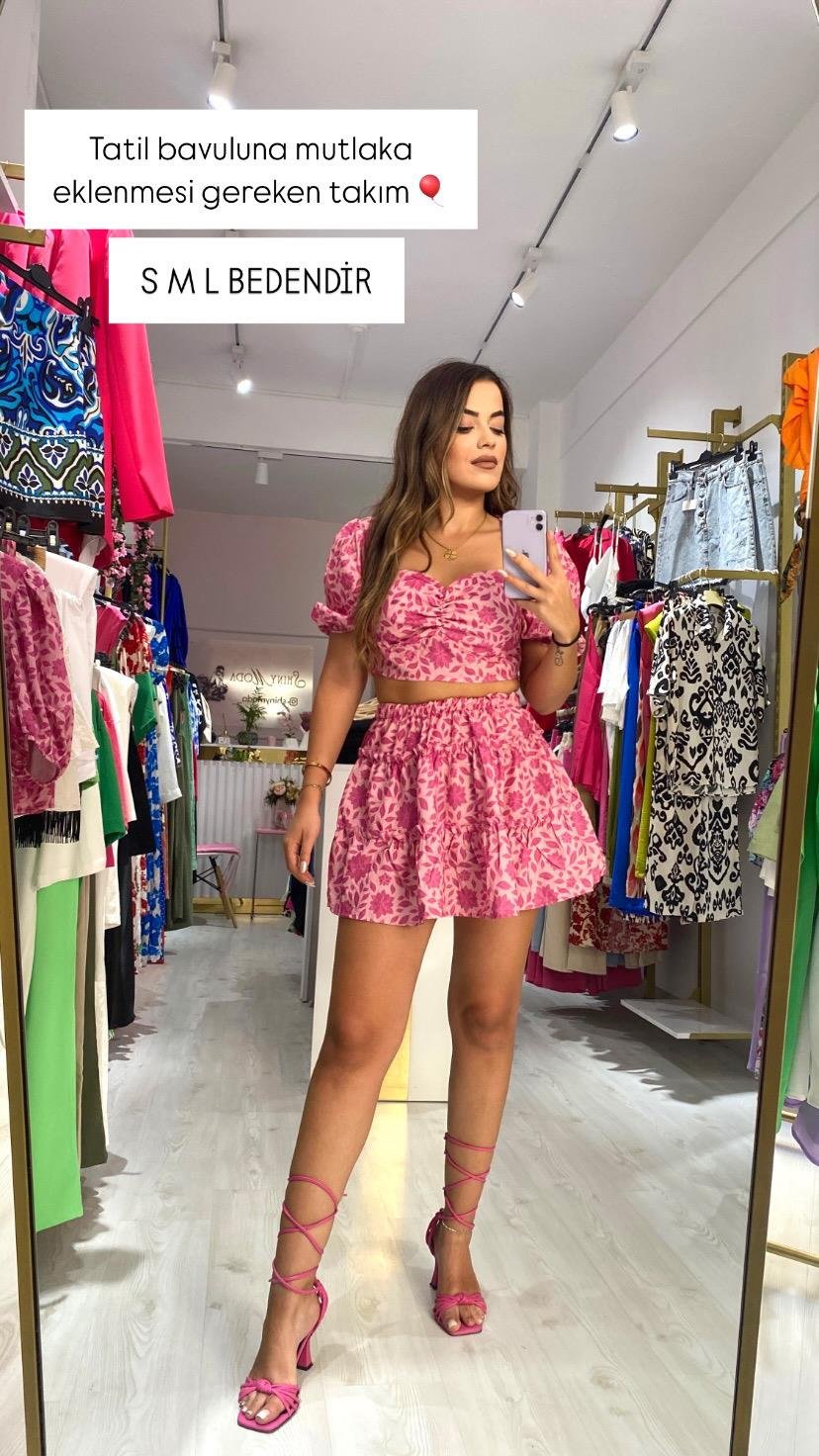 PEMBE ETEKLİ TAKIM