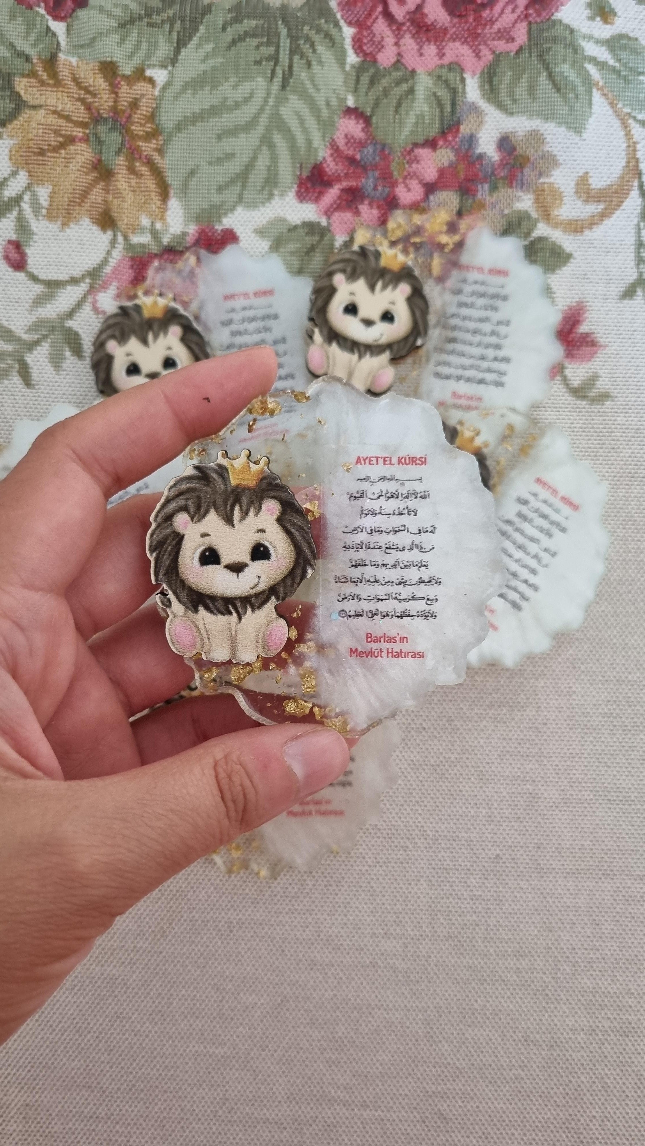 Ayetel Kürsi Aslan Figürlü Epoksi Gri Yaldızlı Magnet
