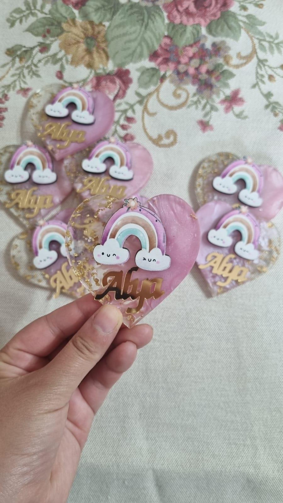 Kalpli Pembe Gökkuşağı Figürlü Epoksi Magnet