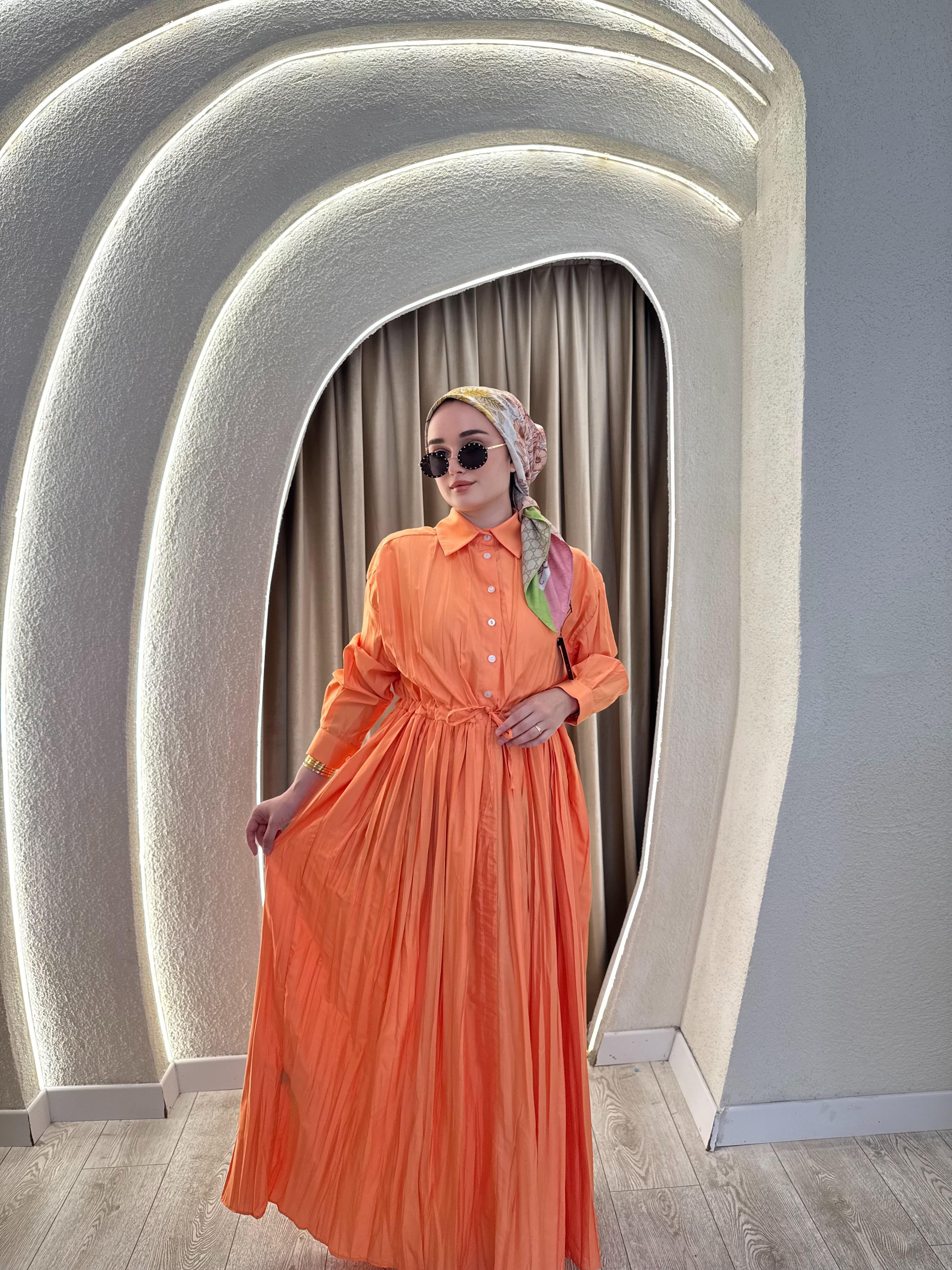 Turuncu elbise