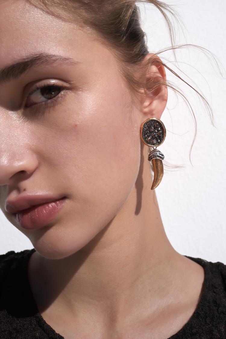 Orjinal Marka Model Parlak Taşlı Boynuz Model Küpe 