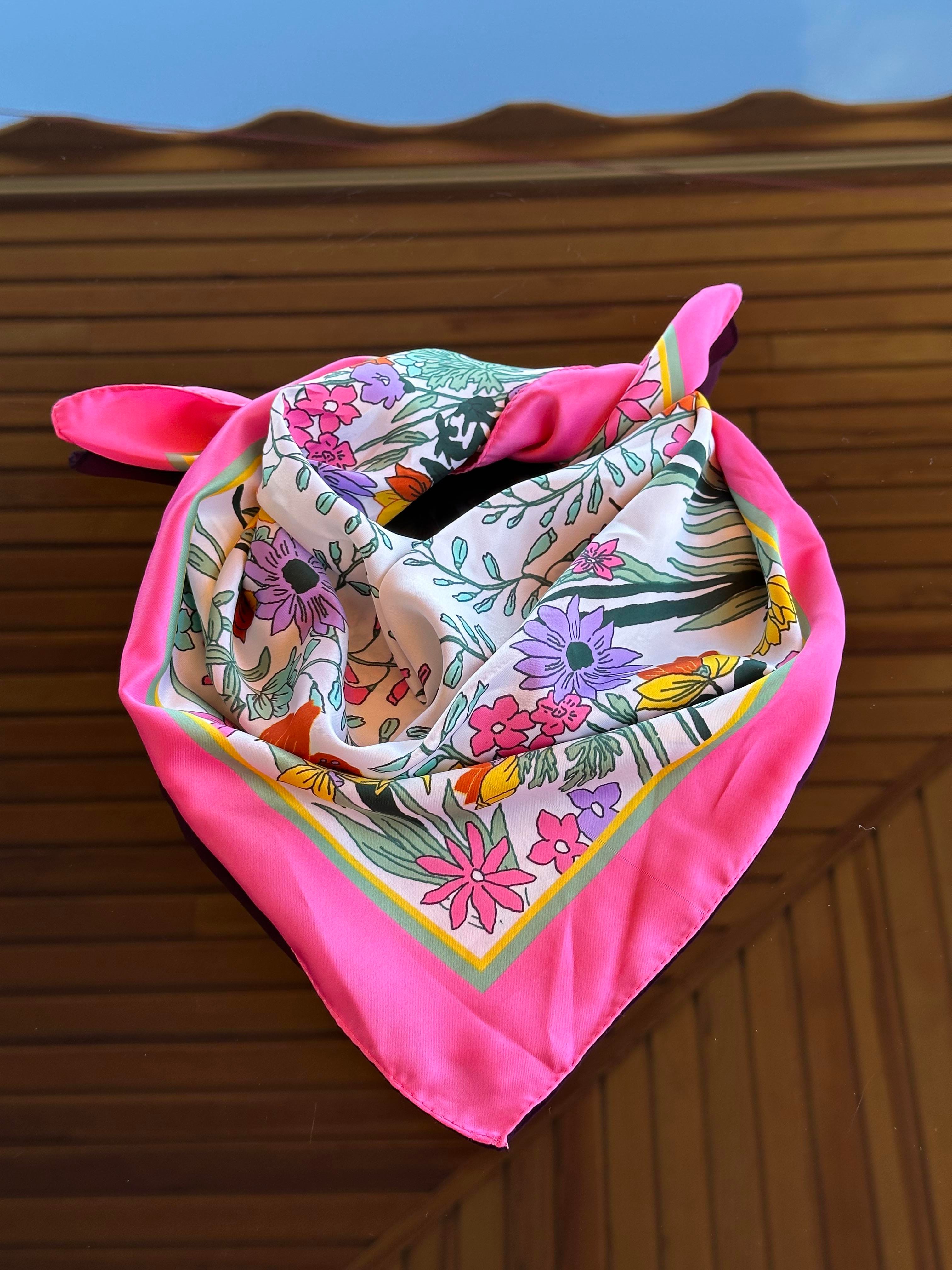 Pembe Çiçek Desen Saten Fular