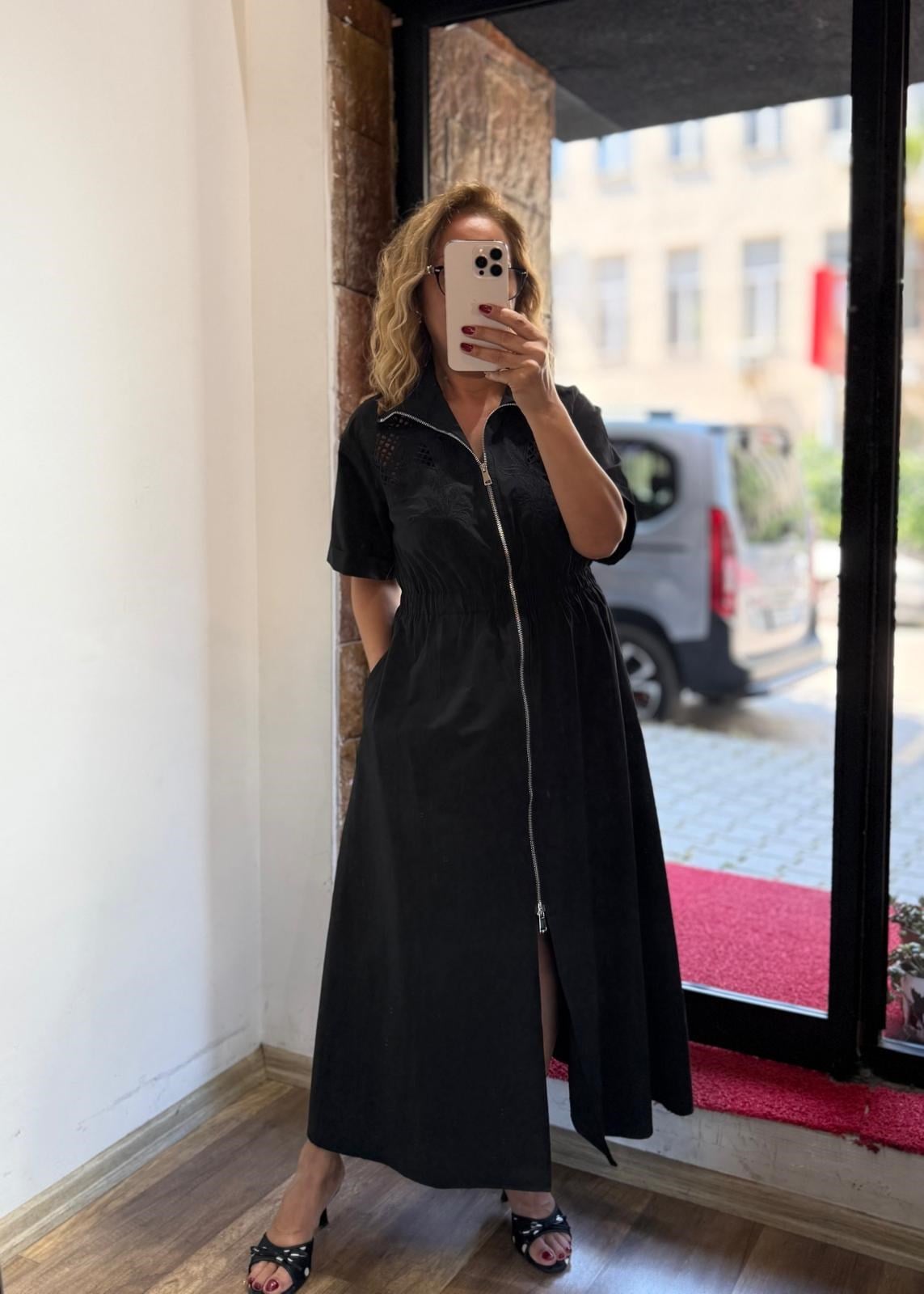 Nakış Detaylı Fermuarlı Uzun Elbise Siyah