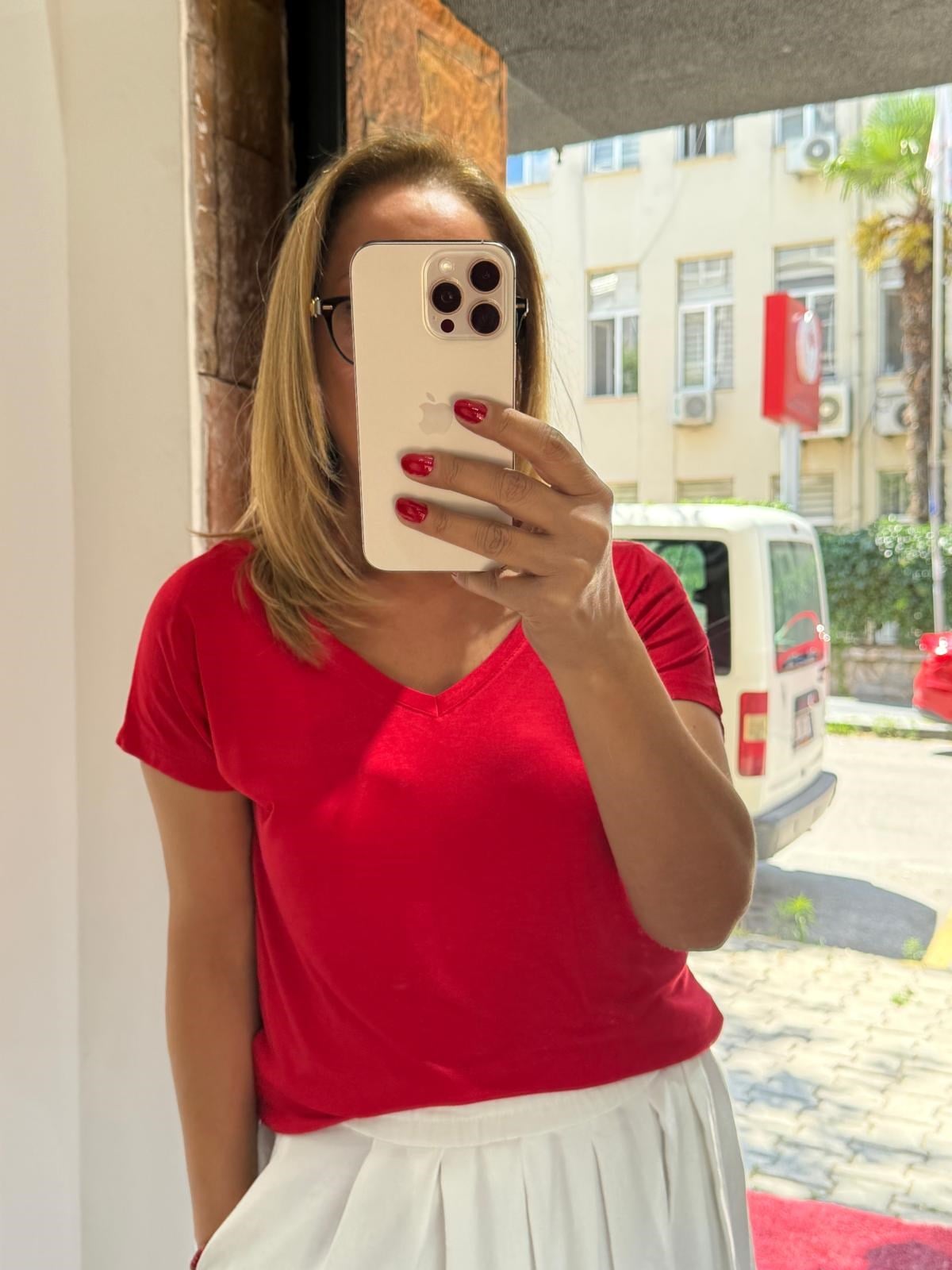 Önü ve Arkası V Yakalı Basic Tişört Kırmızı