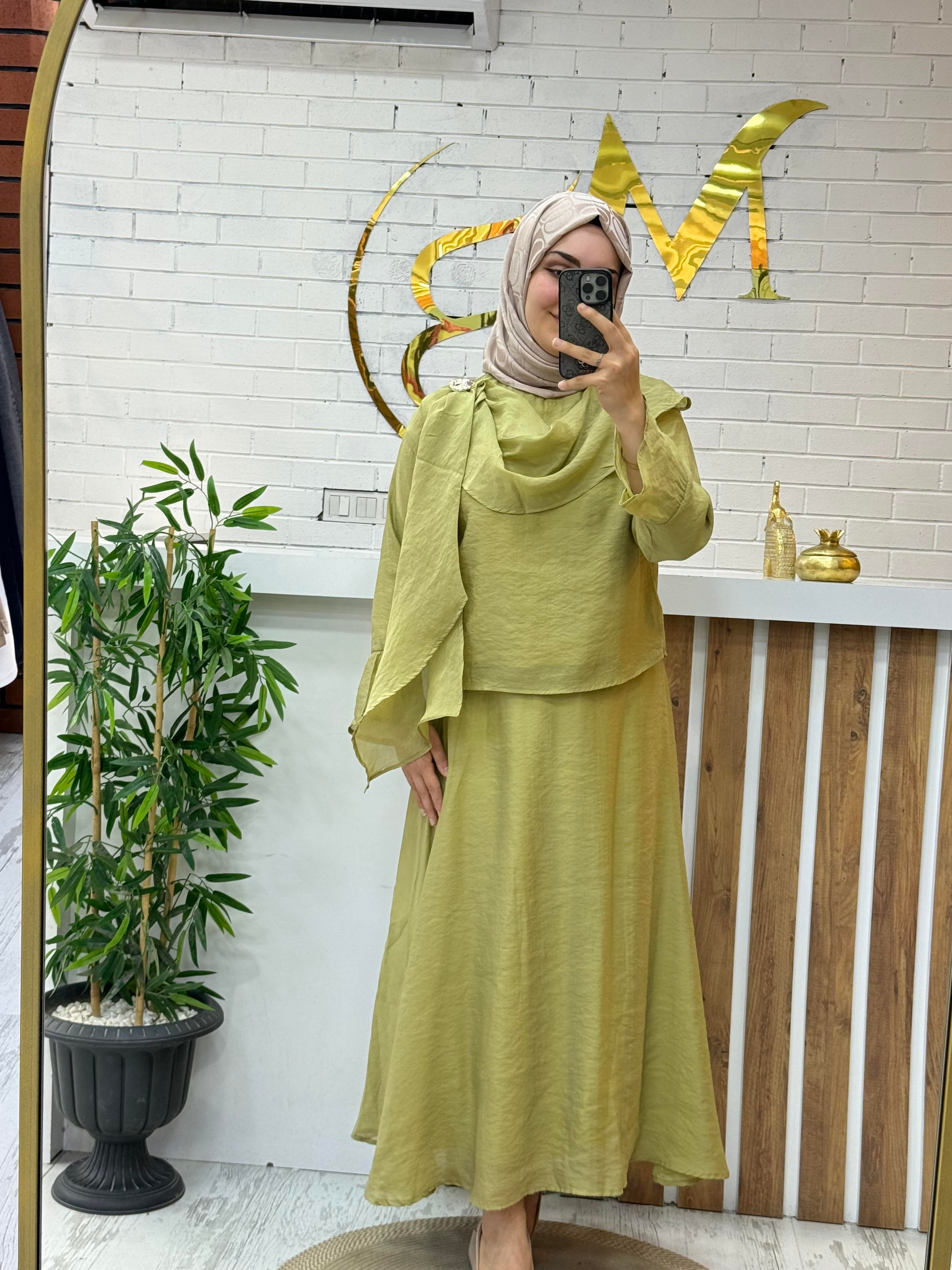 Degaje Yaka Broşlu Etekli Takım