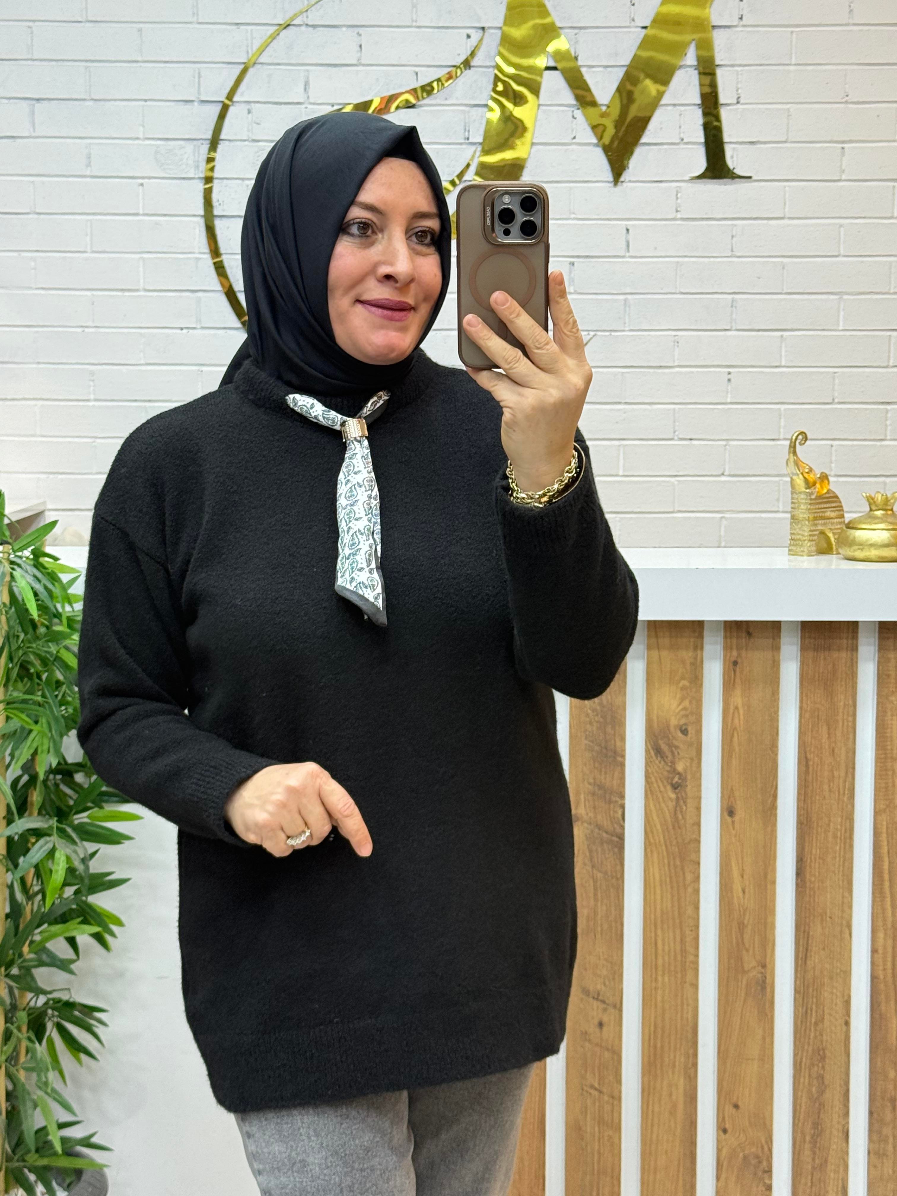 FULARLI YUMOŞ KAZAK