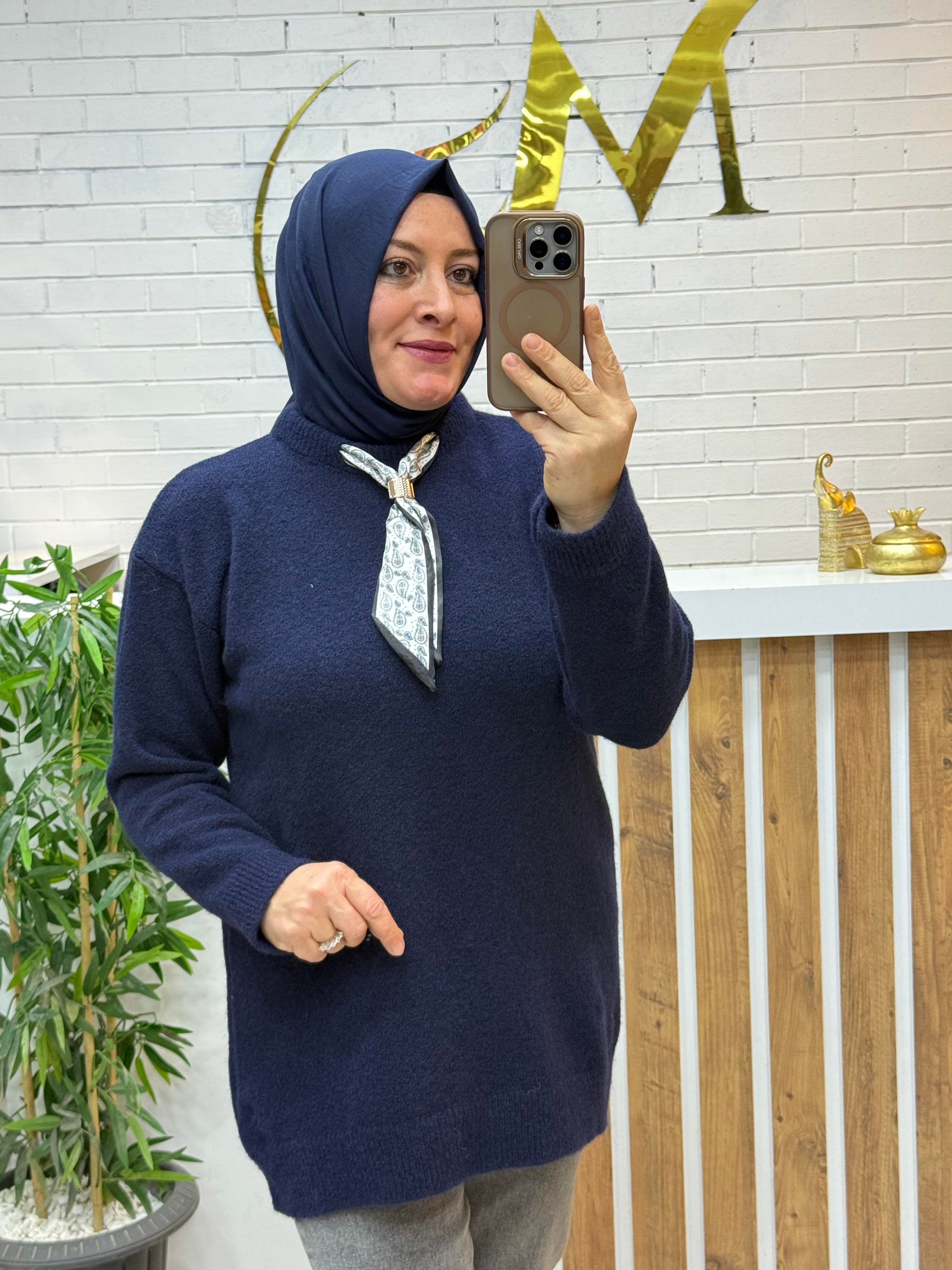 FULARLI YUMOŞ KAZAK