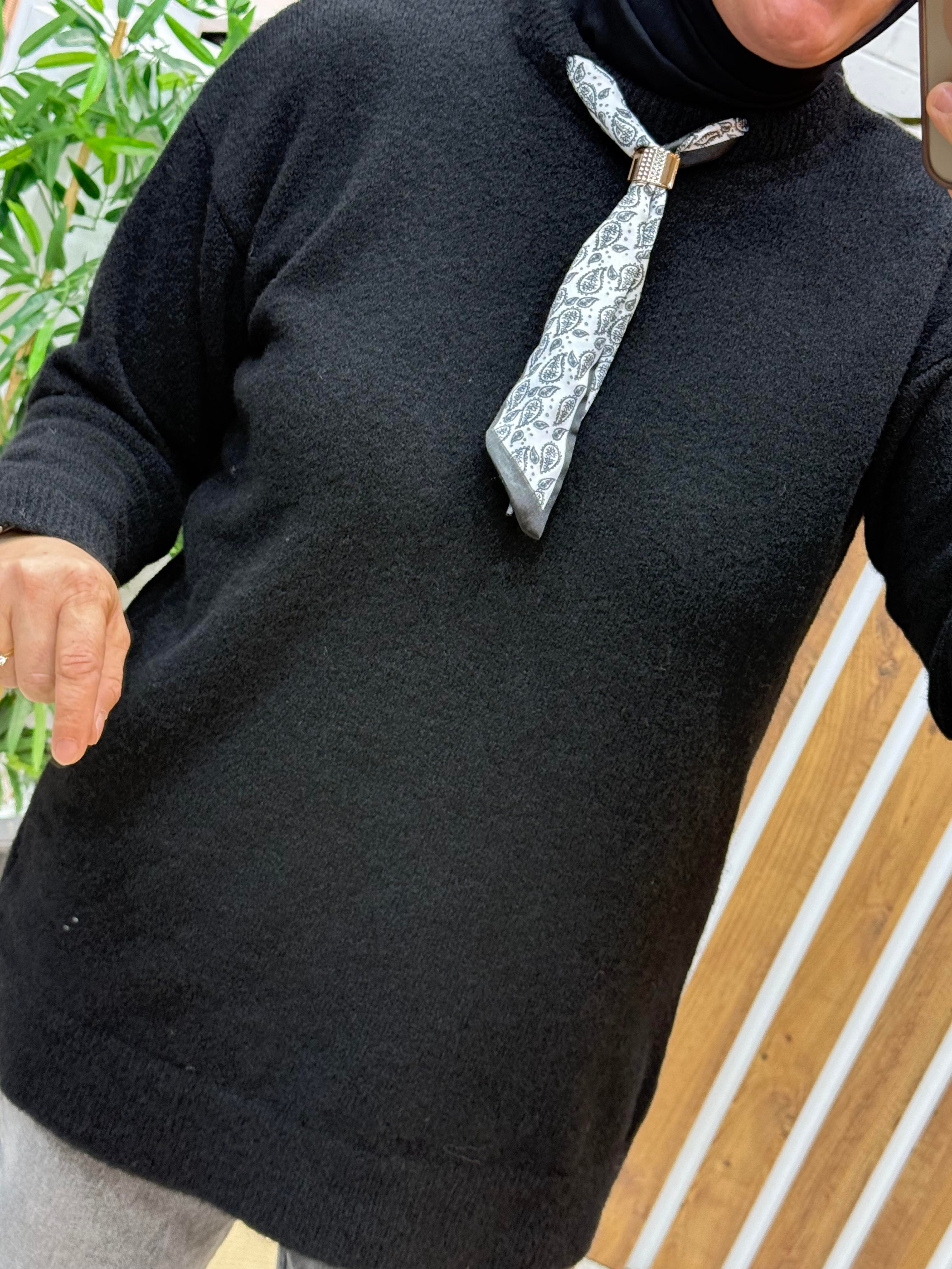 FULARLI YUMOŞ KAZAK