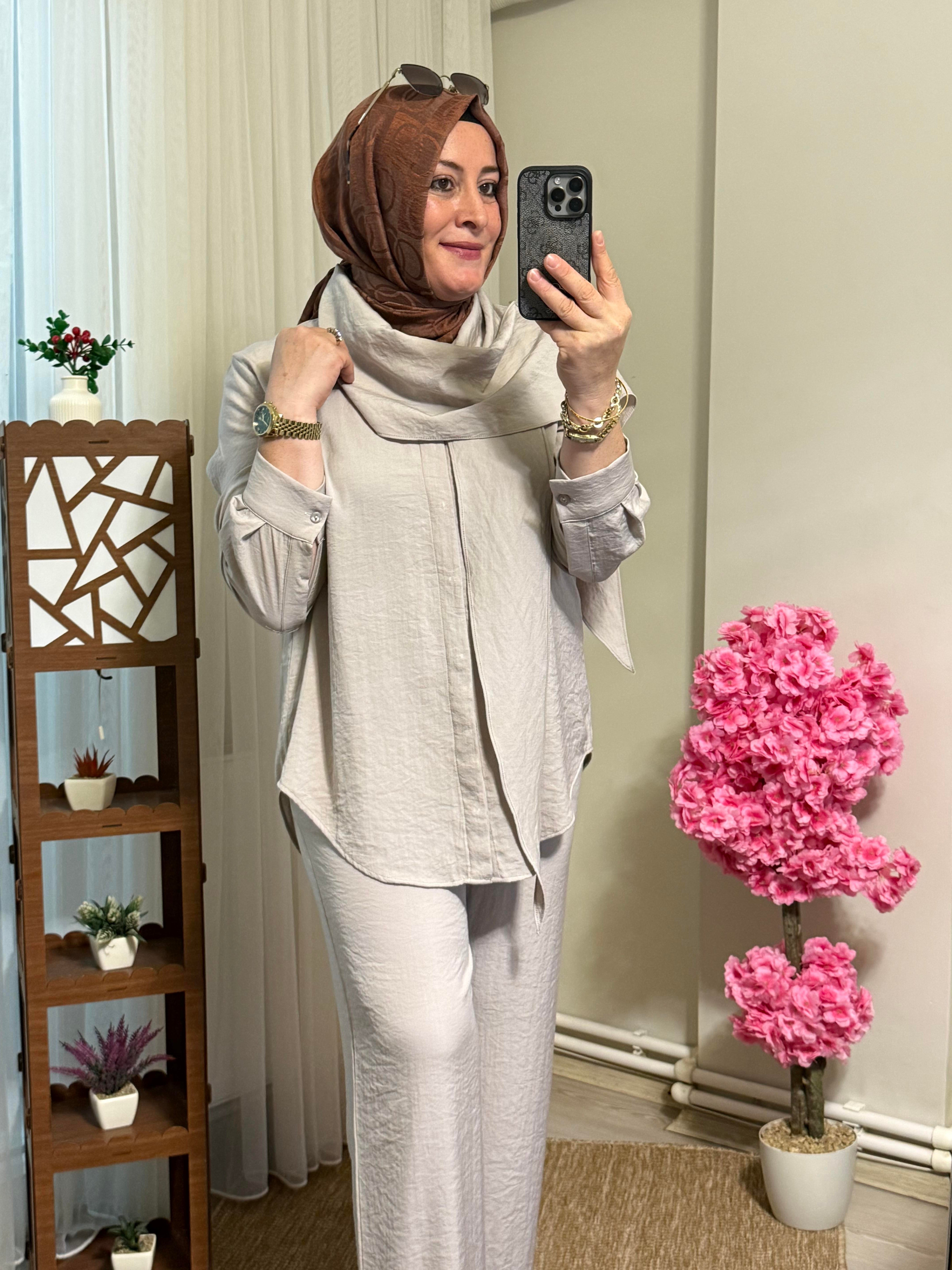 Yakası Degaje Atkılı Takım