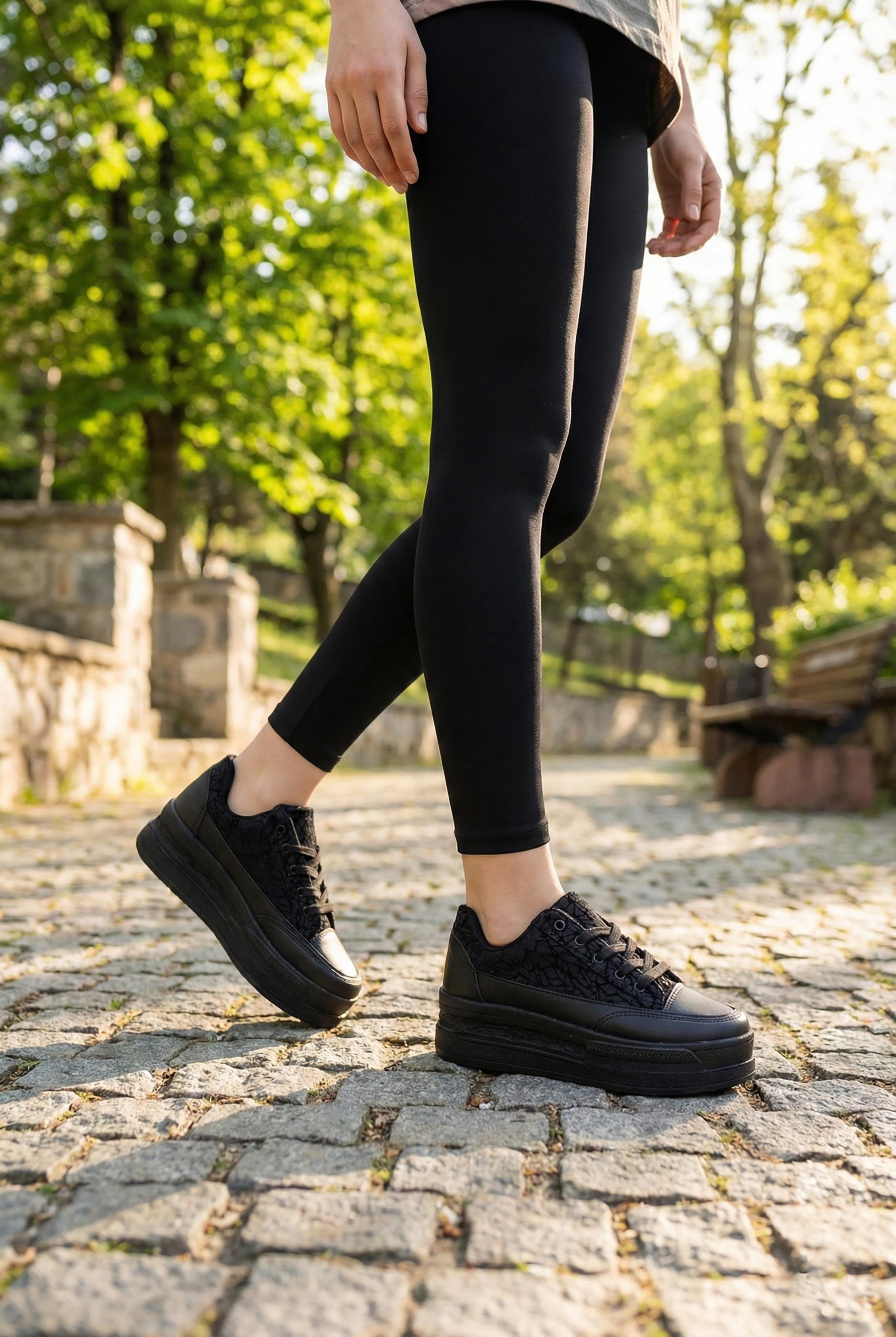 Kadın Taş Detaylı Yüksek Taban Günlük Ayakkabı Sneaker