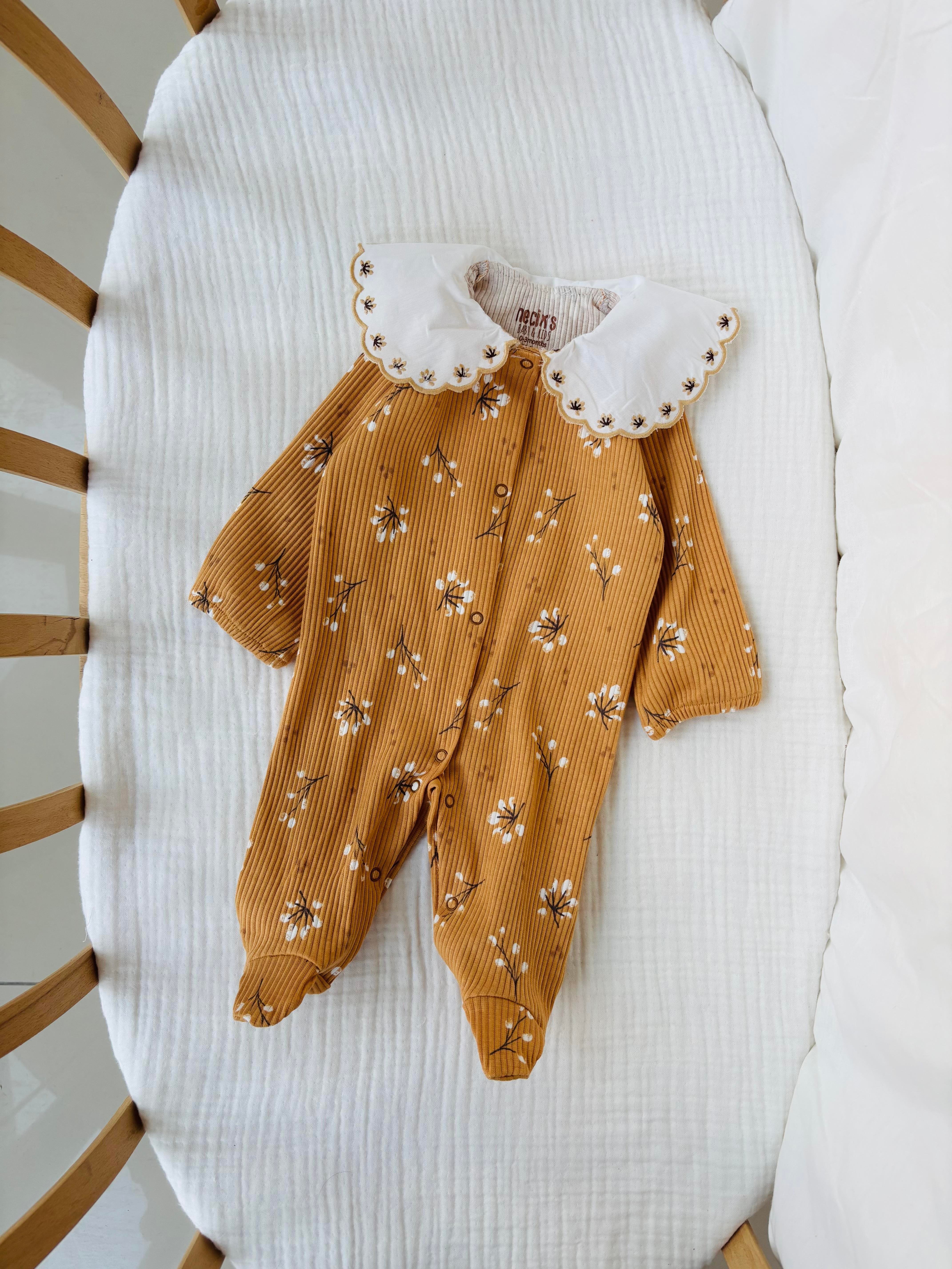 Aria Yakası Nakışlı Patikli Tulum