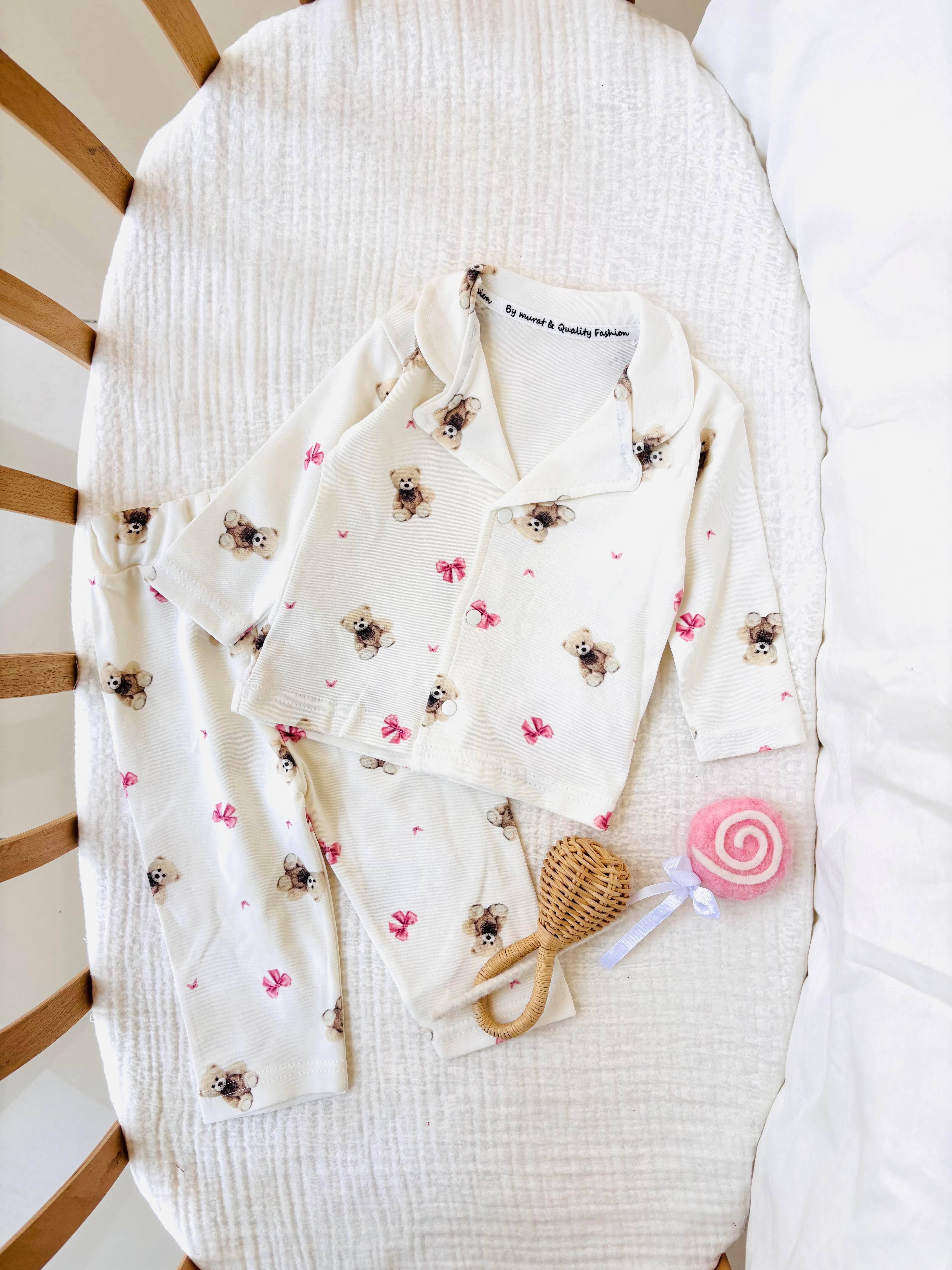 Ayıcık ve Fiyonklu Kız Bebek Pijama Takımı
