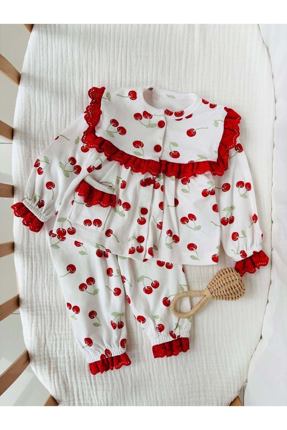 Fistolu Kiraz Desenli Beyaz Pijama Takımı