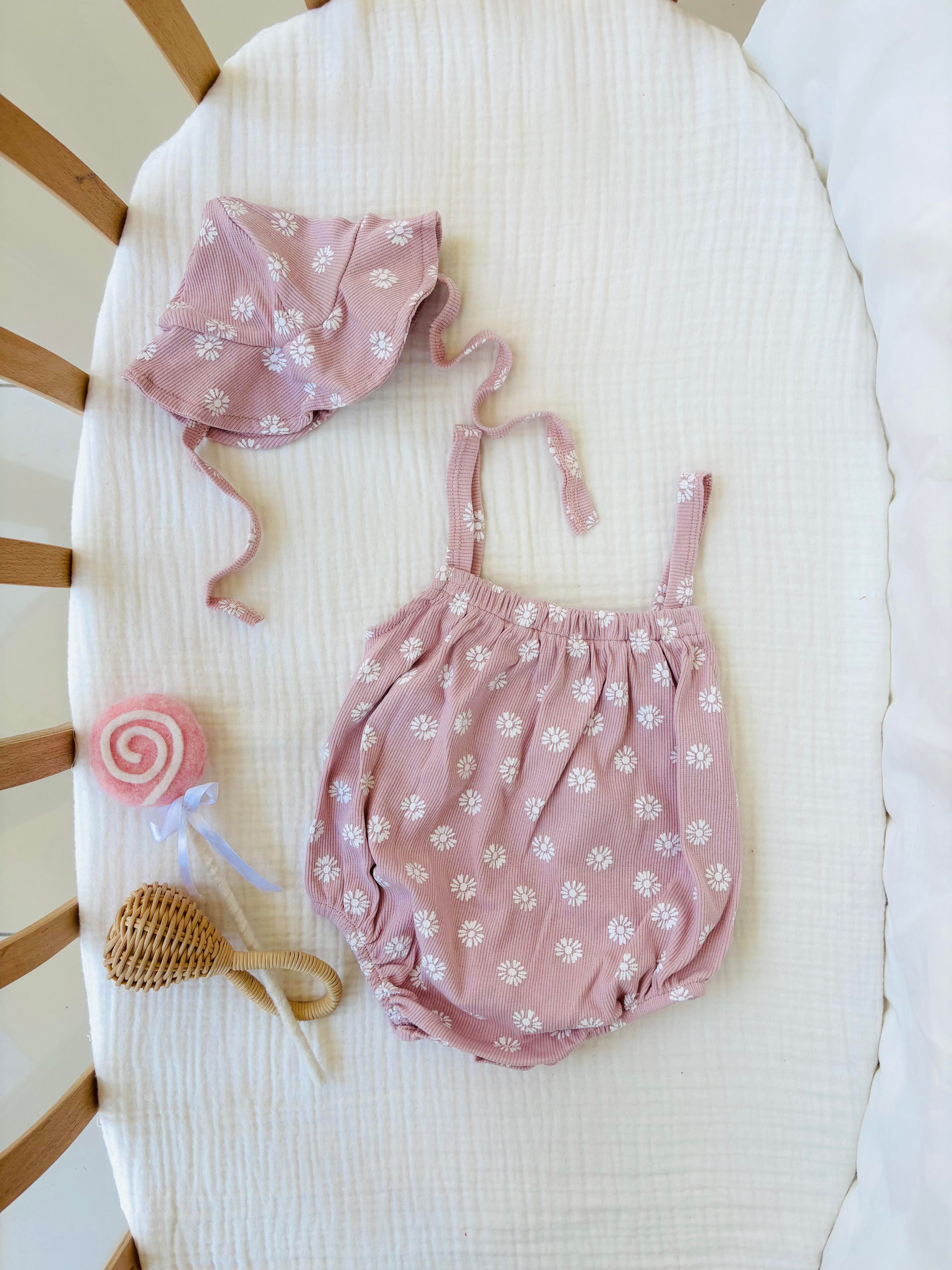 Mini Papatyalı Şapkalı Tulum