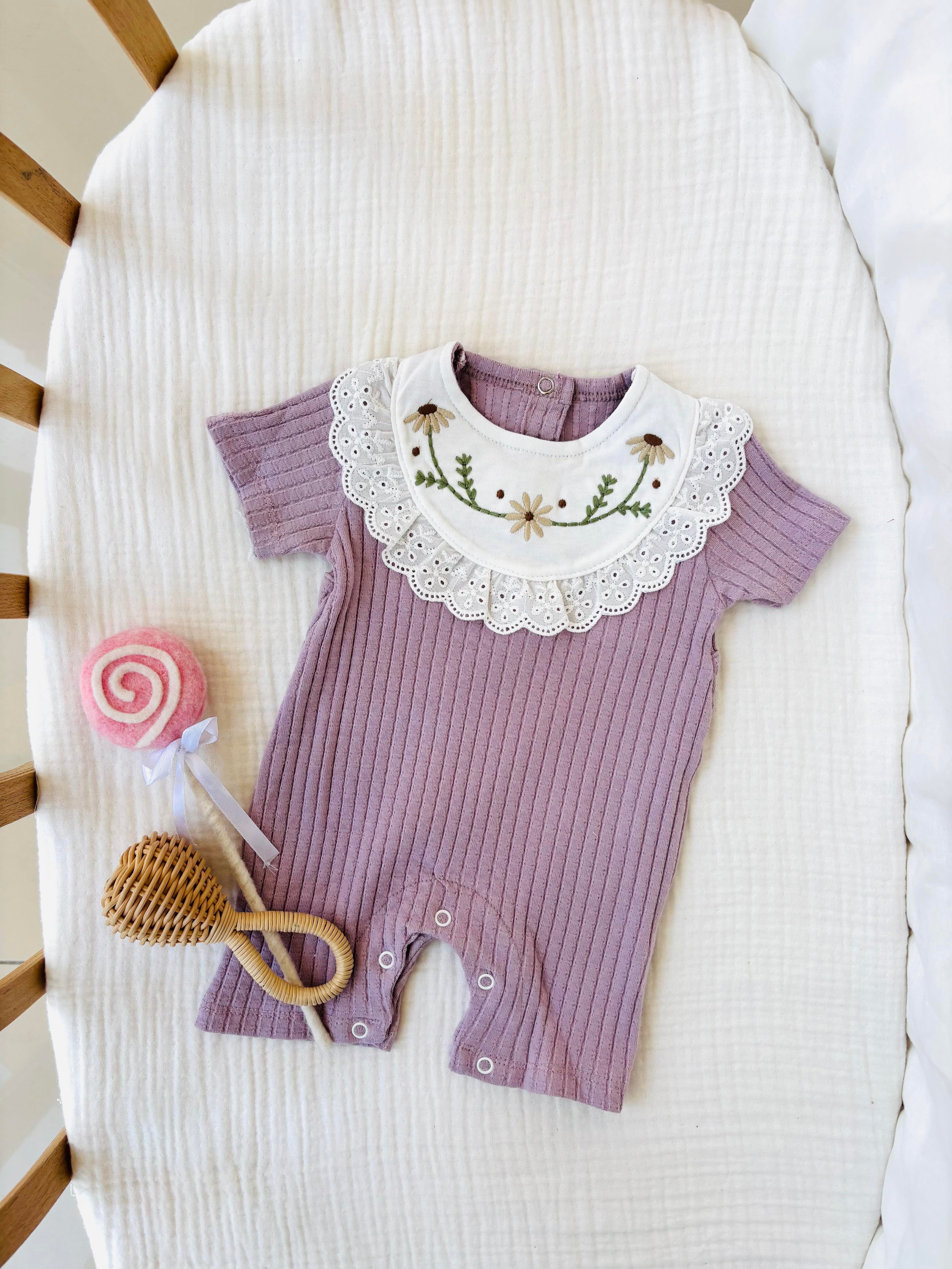 Yakası Papatya Nakışlı Tulum