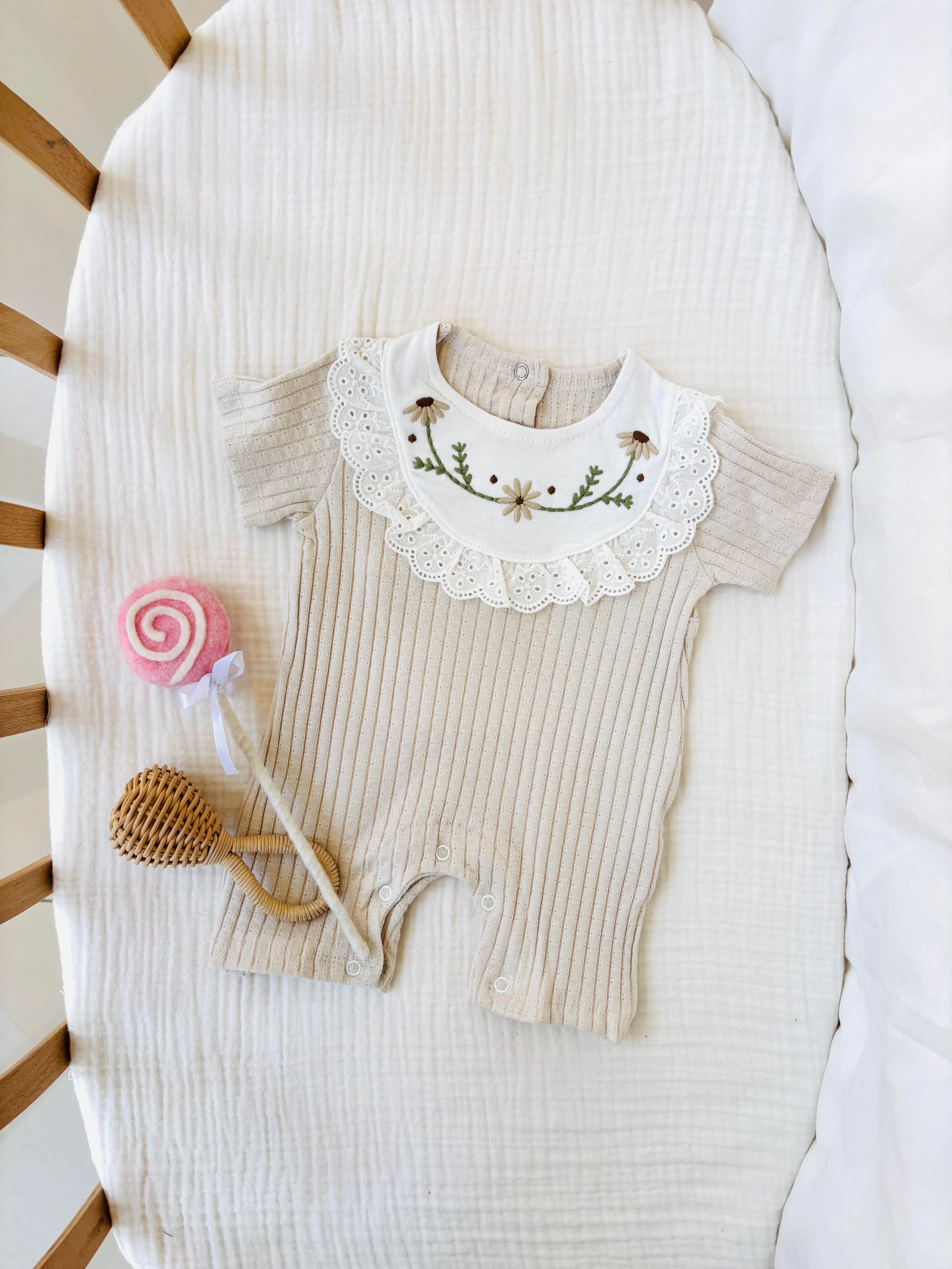 Yakası Papatya Nakışlı Tulum