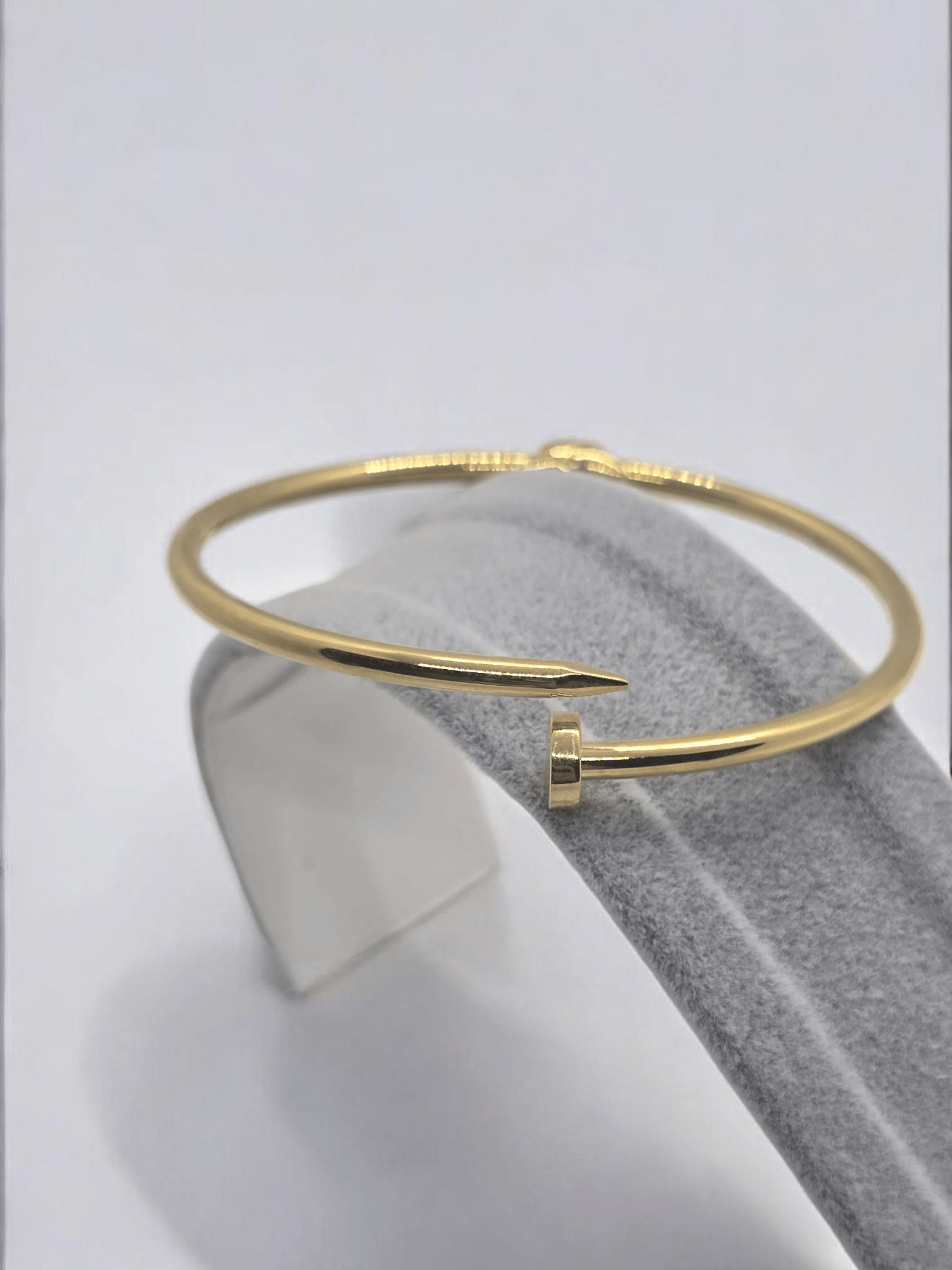 Gold Çivi Kelepçe