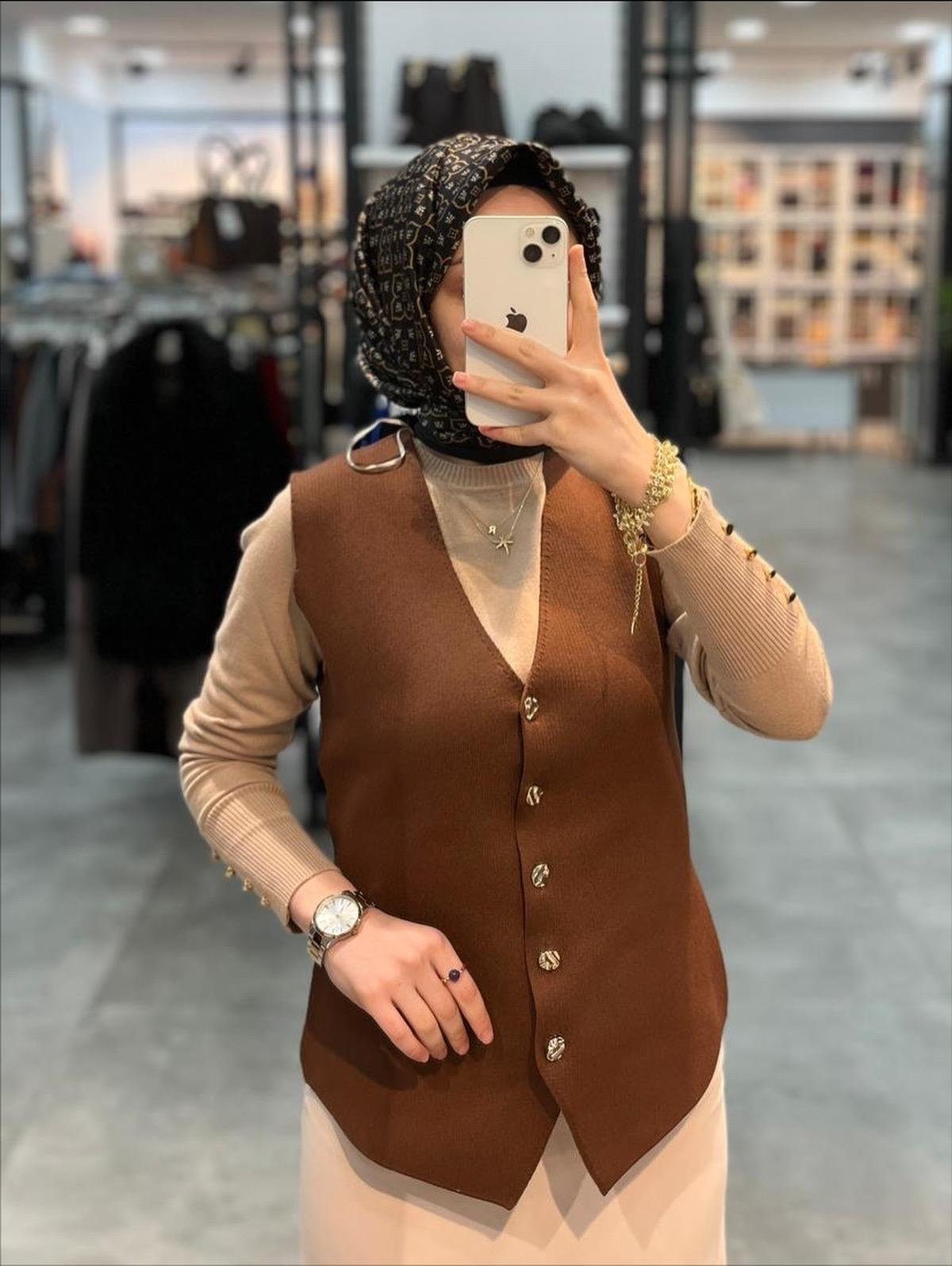 On Triko Düğmeli V Yaka Yelek - Kahve