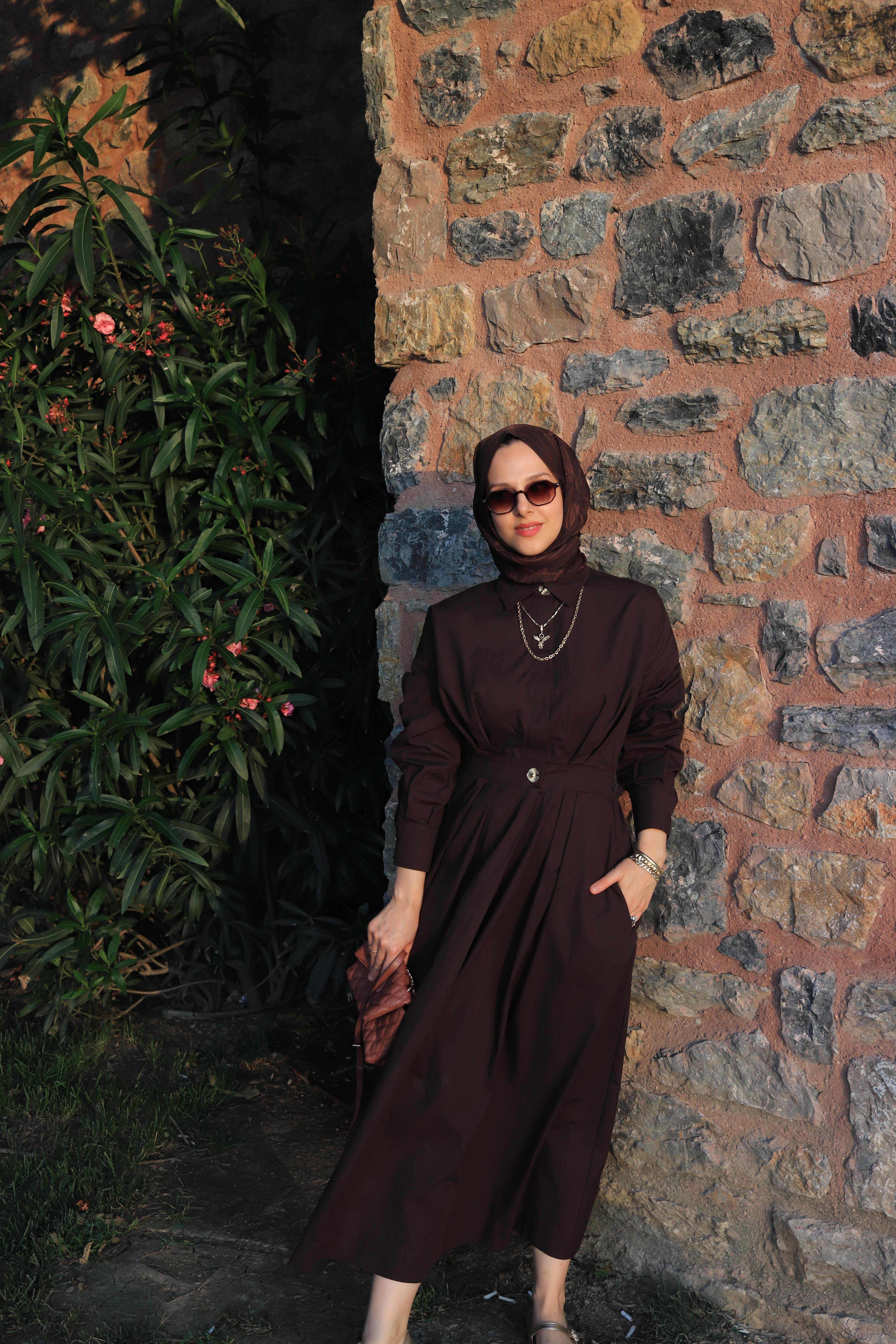 PİLELİ POPLİN ELBİSE - KAHVERENGİ (%100 PAMUK)