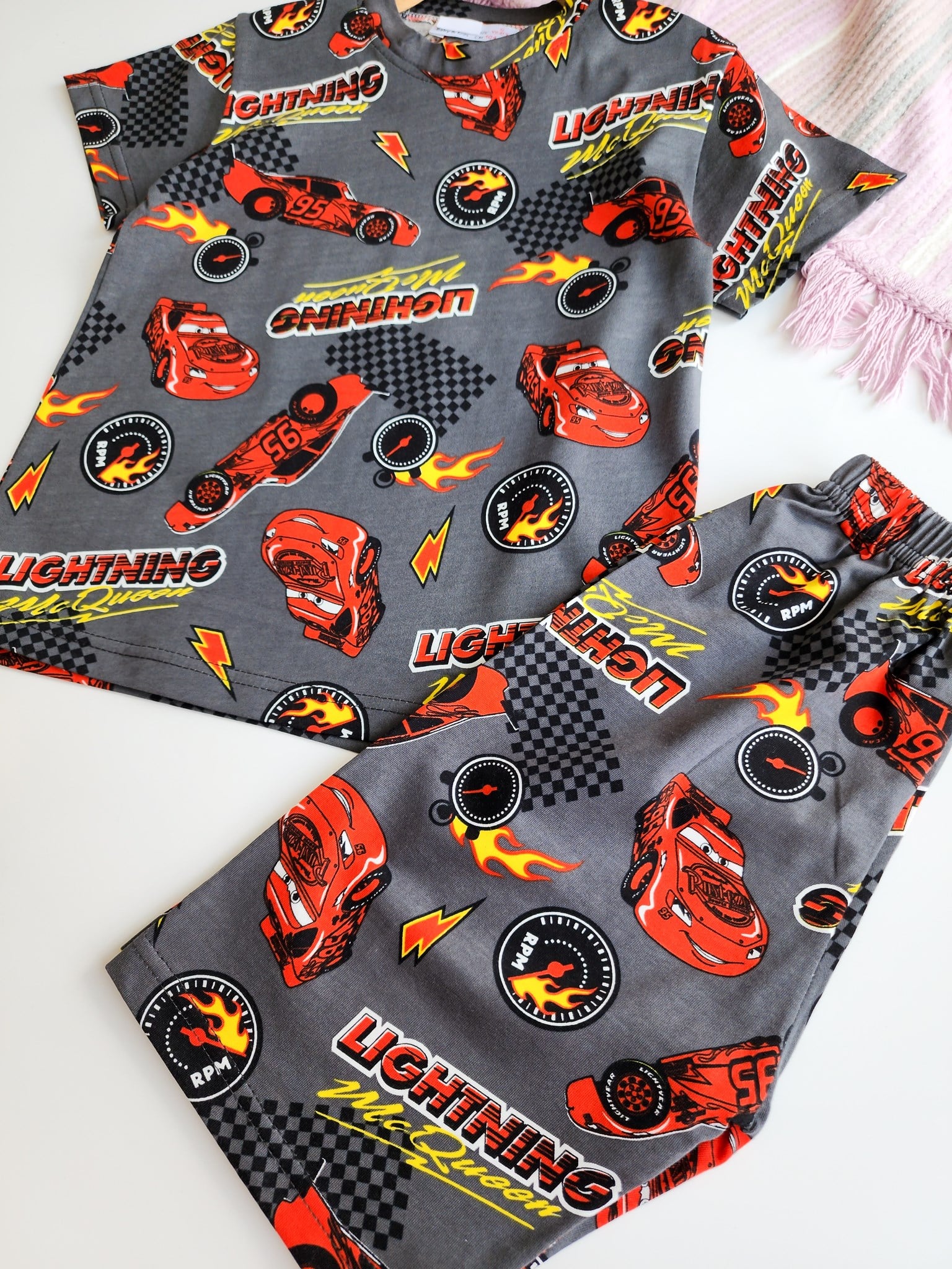 Araba Desenli Şortlu Pijama Takımı
