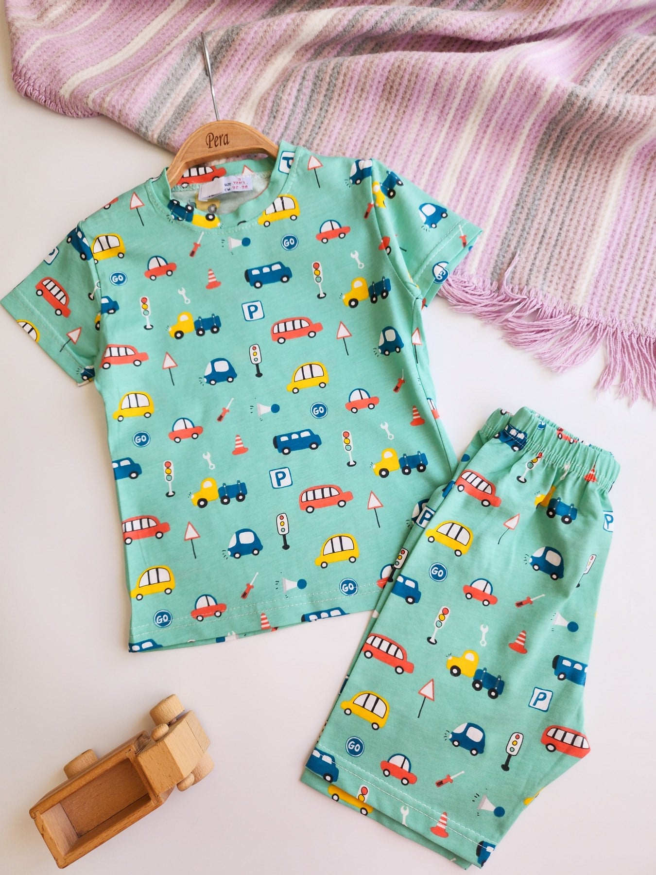 Araba Desenli Şortlu Pijama Takımı