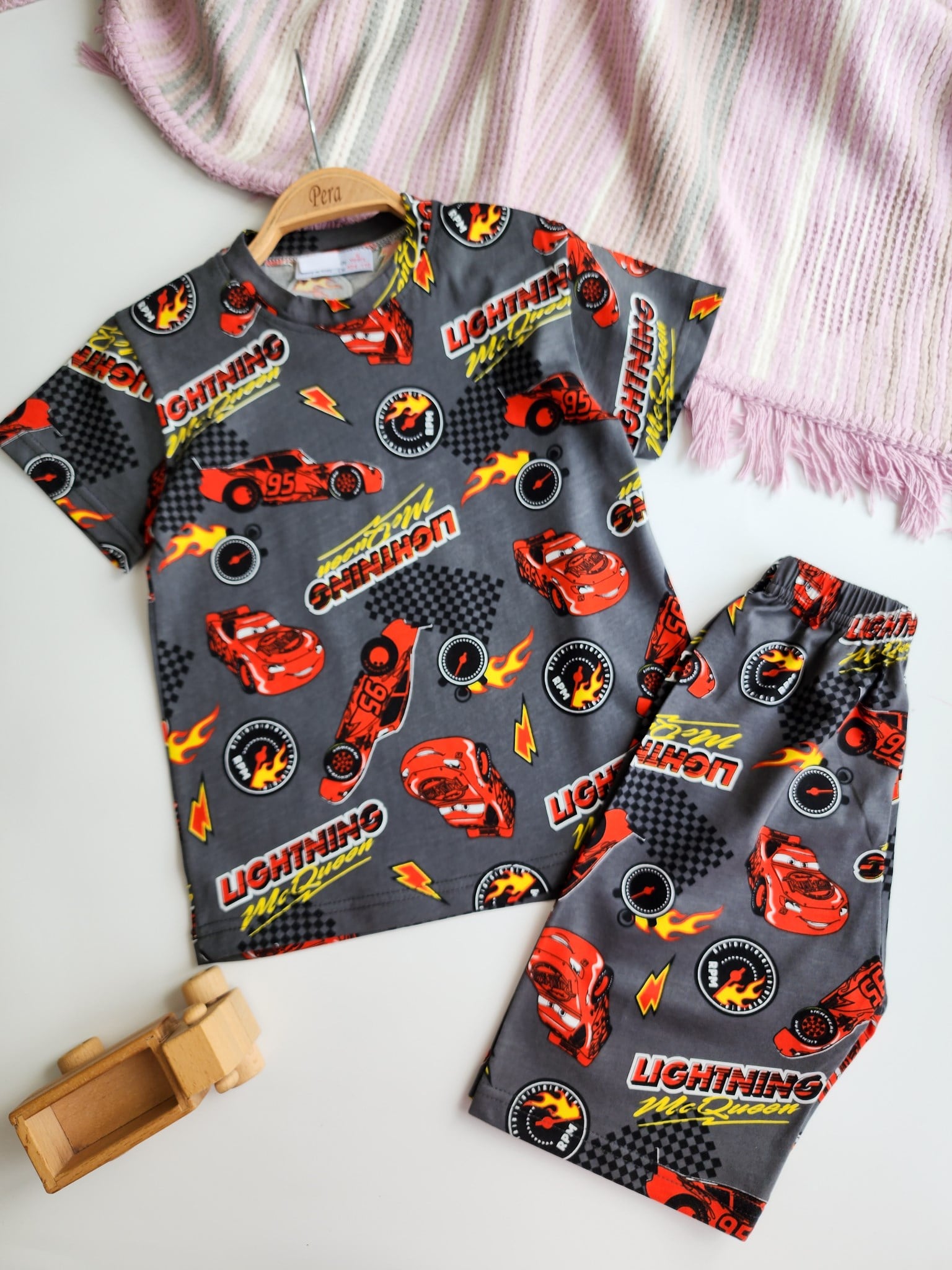 Araba Desenli Şortlu Pijama Takımı