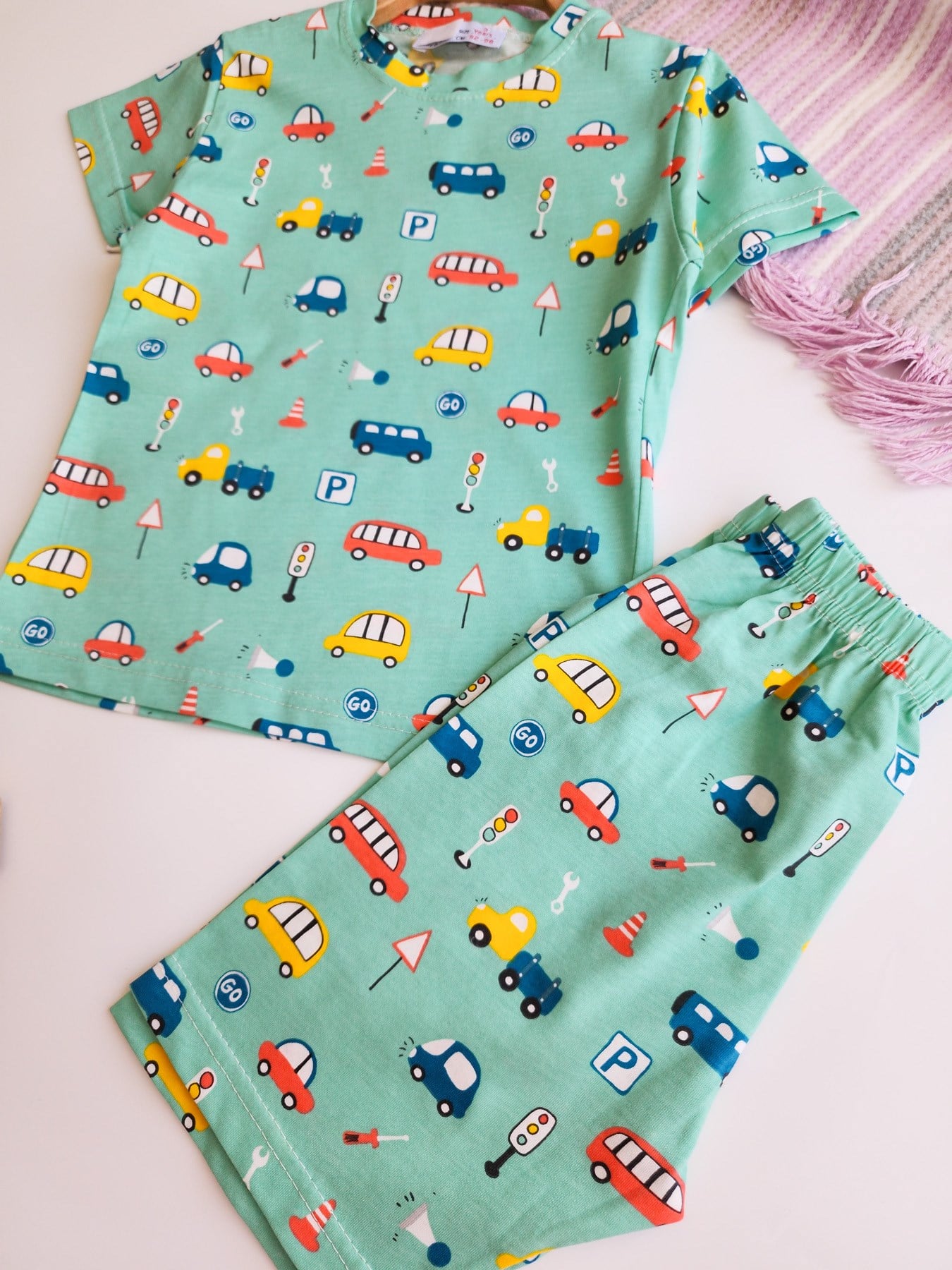 Araba Desenli Şortlu Pijama Takımı