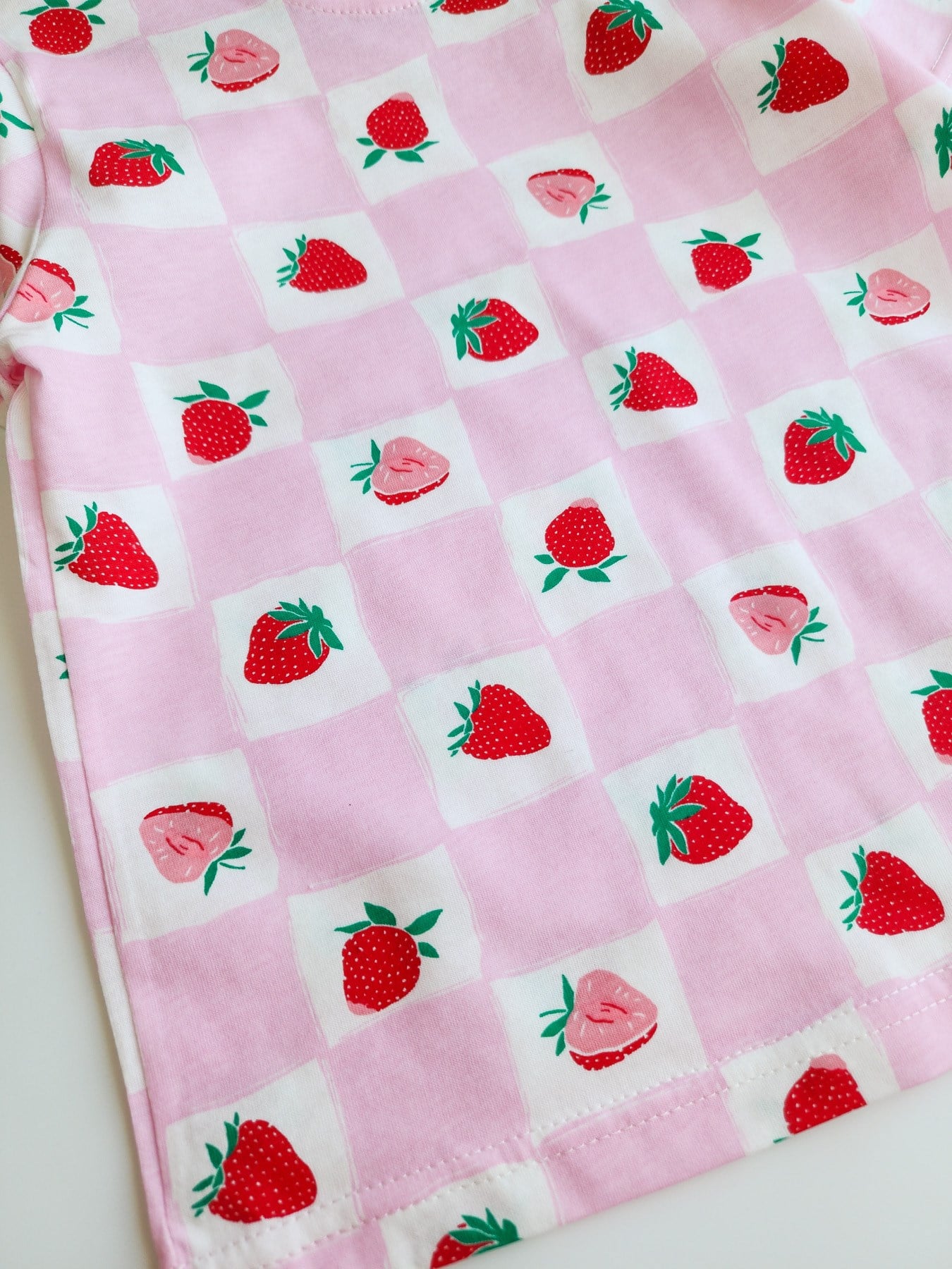 Çilek Desenli Şortlu Pijama Takımı