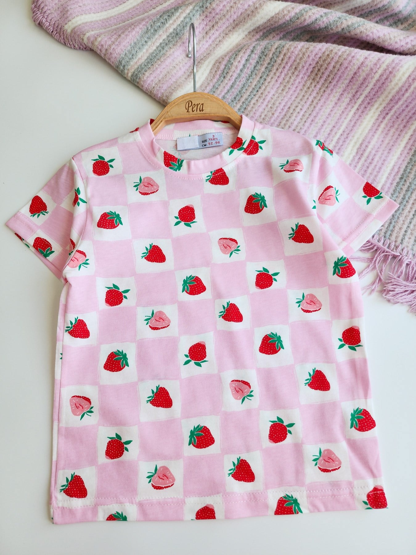 Çilek Desenli Şortlu Pijama Takımı