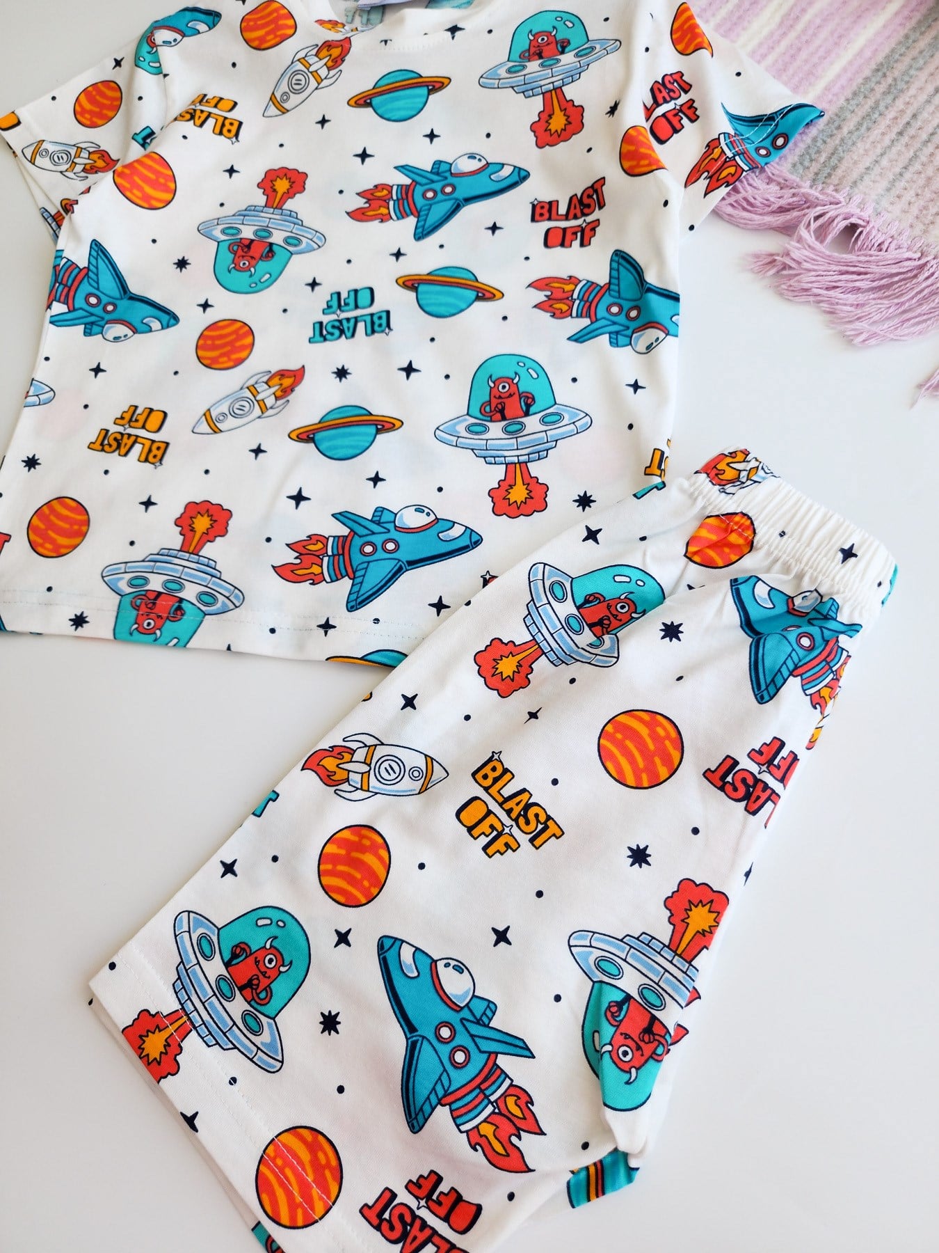 Gezegen Desenli Şortlu Pijama Takımı