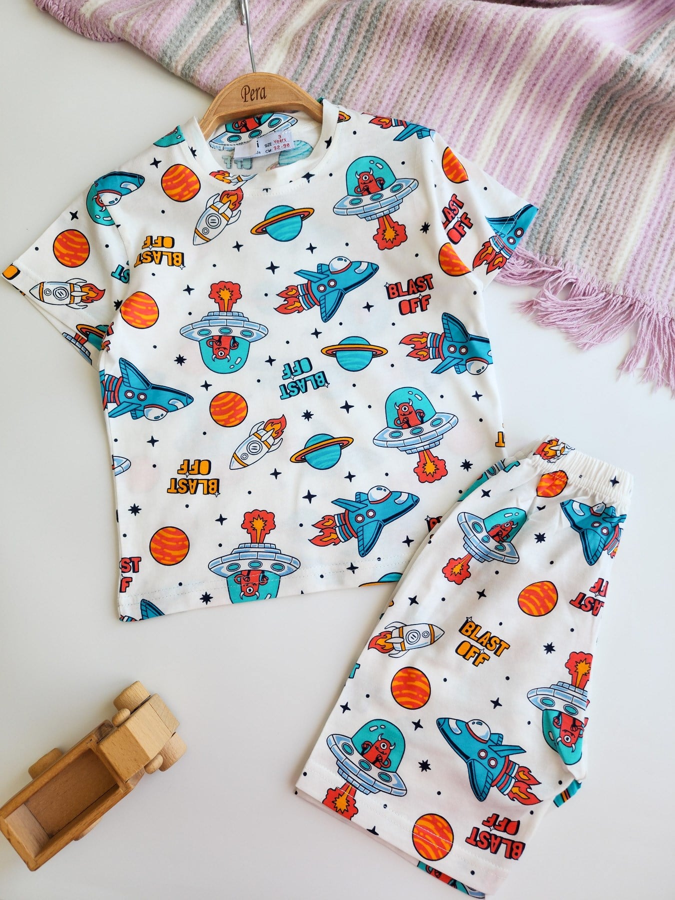 Gezegen Desenli Şortlu Pijama Takımı