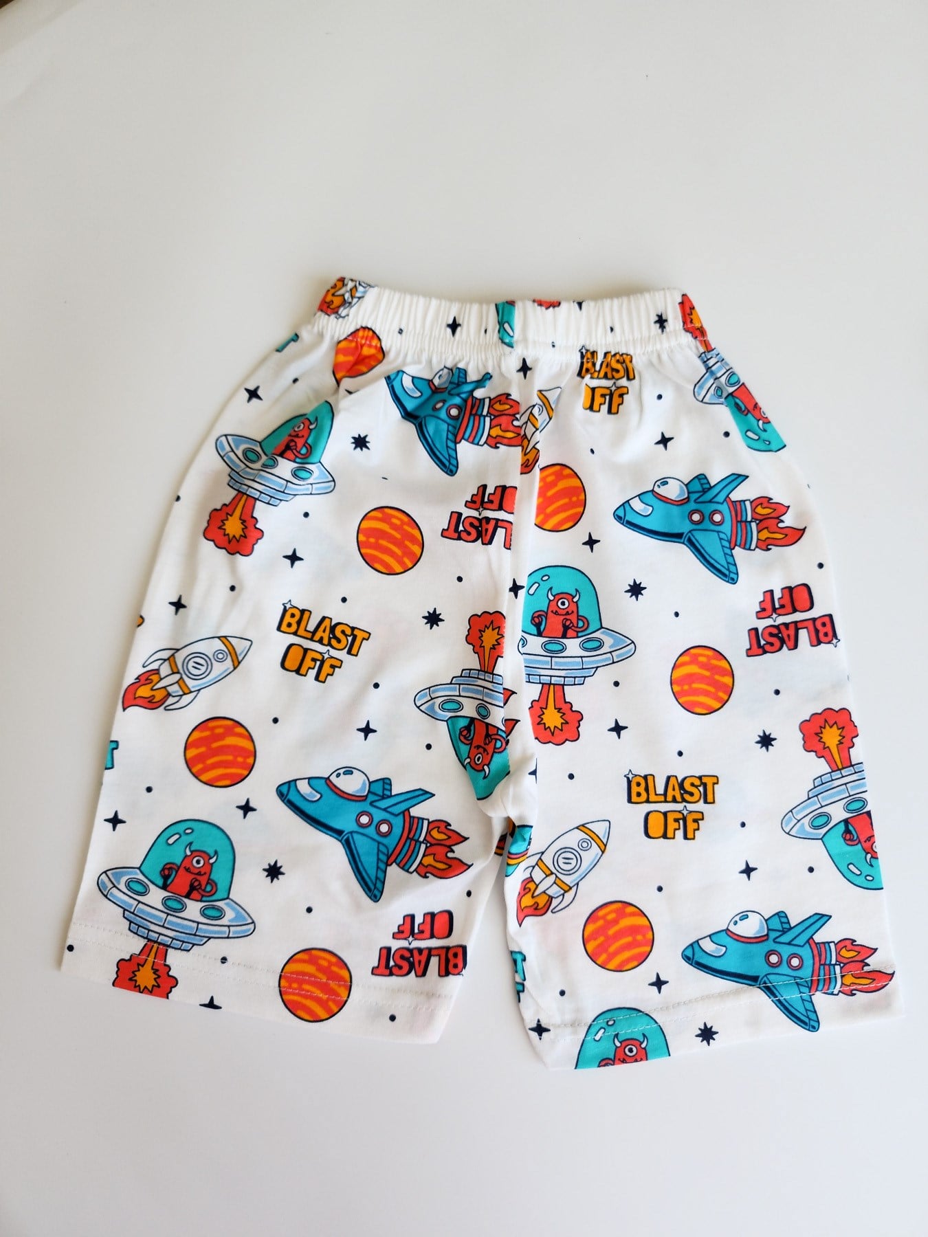 Gezegen Desenli Şortlu Pijama Takımı