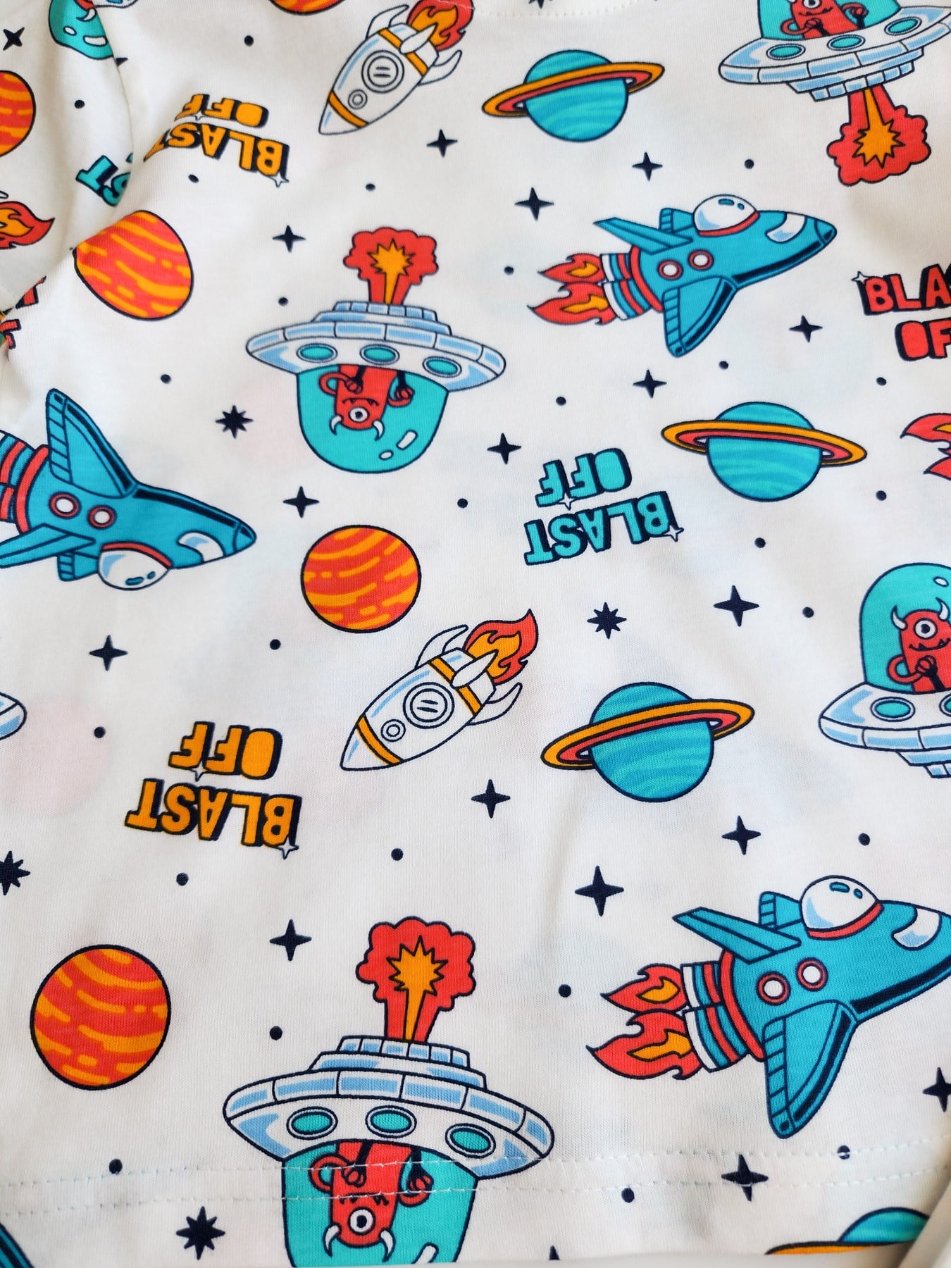 Gezegen Desenli Şortlu Pijama Takımı