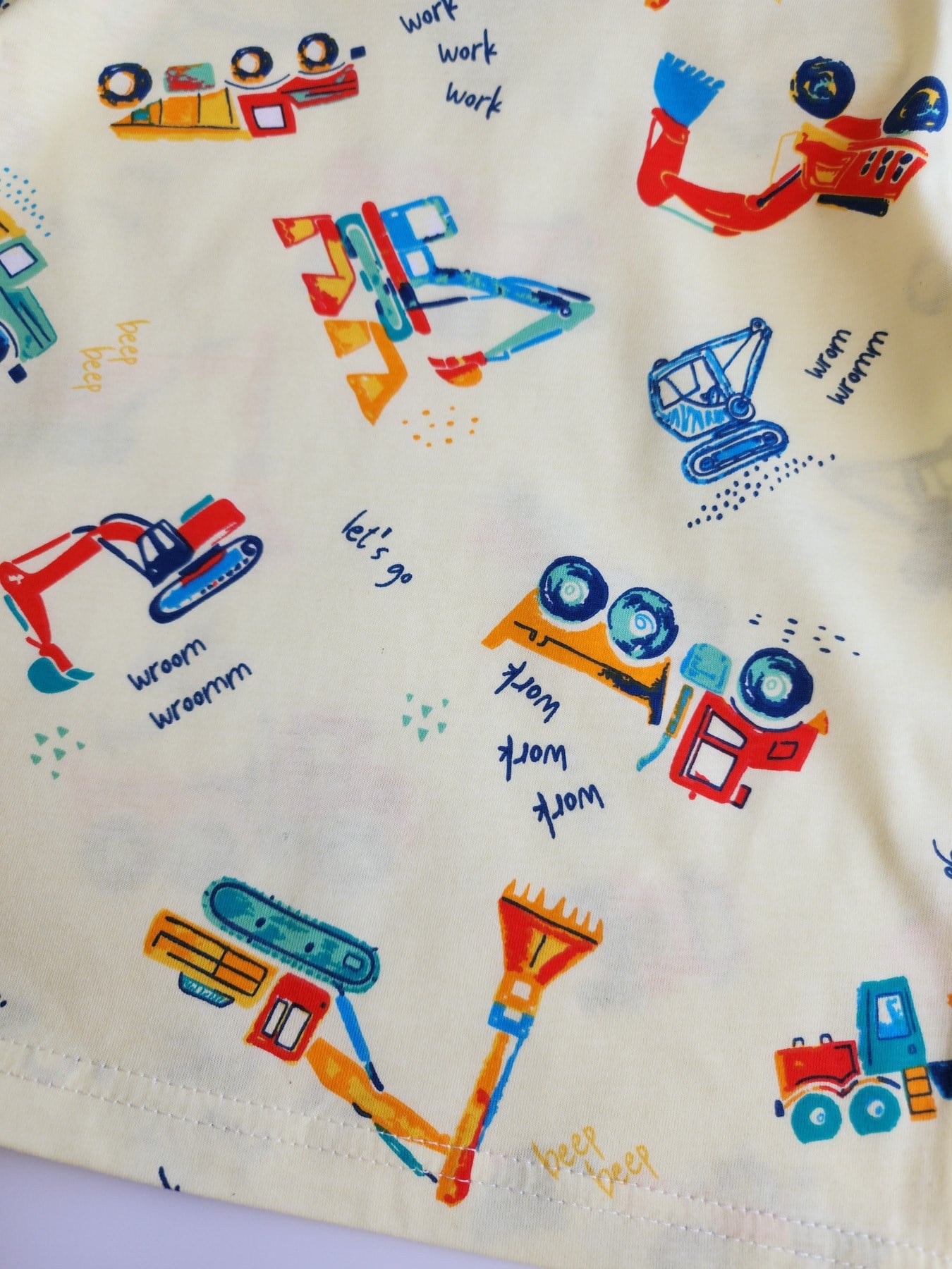 İş Makinesi Desenli Şortlu Pijama Takımı
