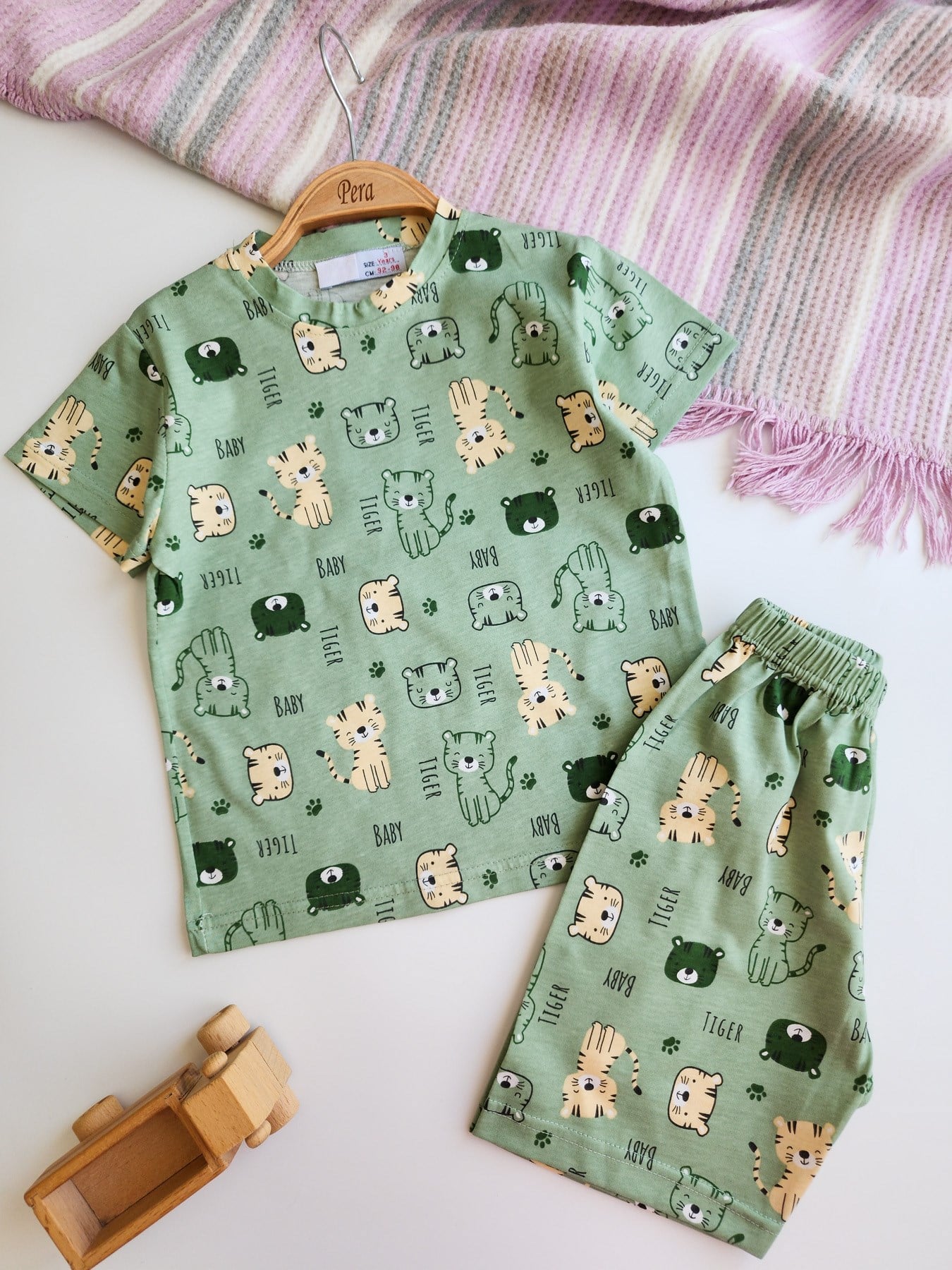 Kaplan Desenli Şortlu Pijama Takımı