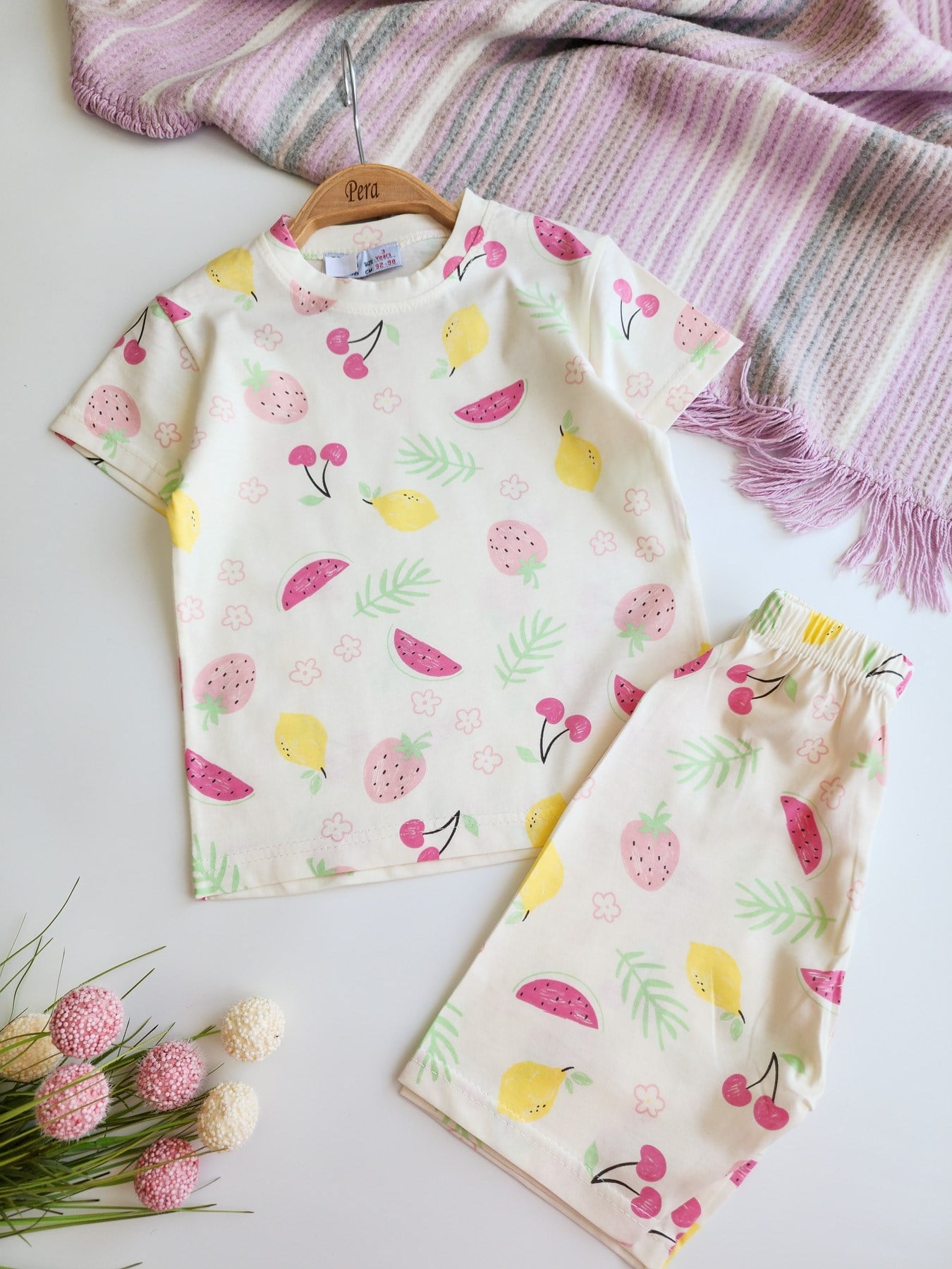 Meyve Desenli Şortlu Pijama Takımı