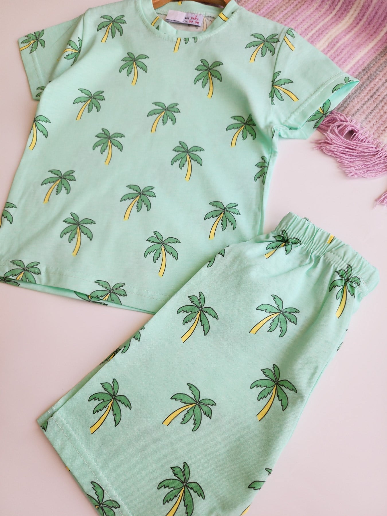 Palmiye Desenli Şortlu Pijama Takımı