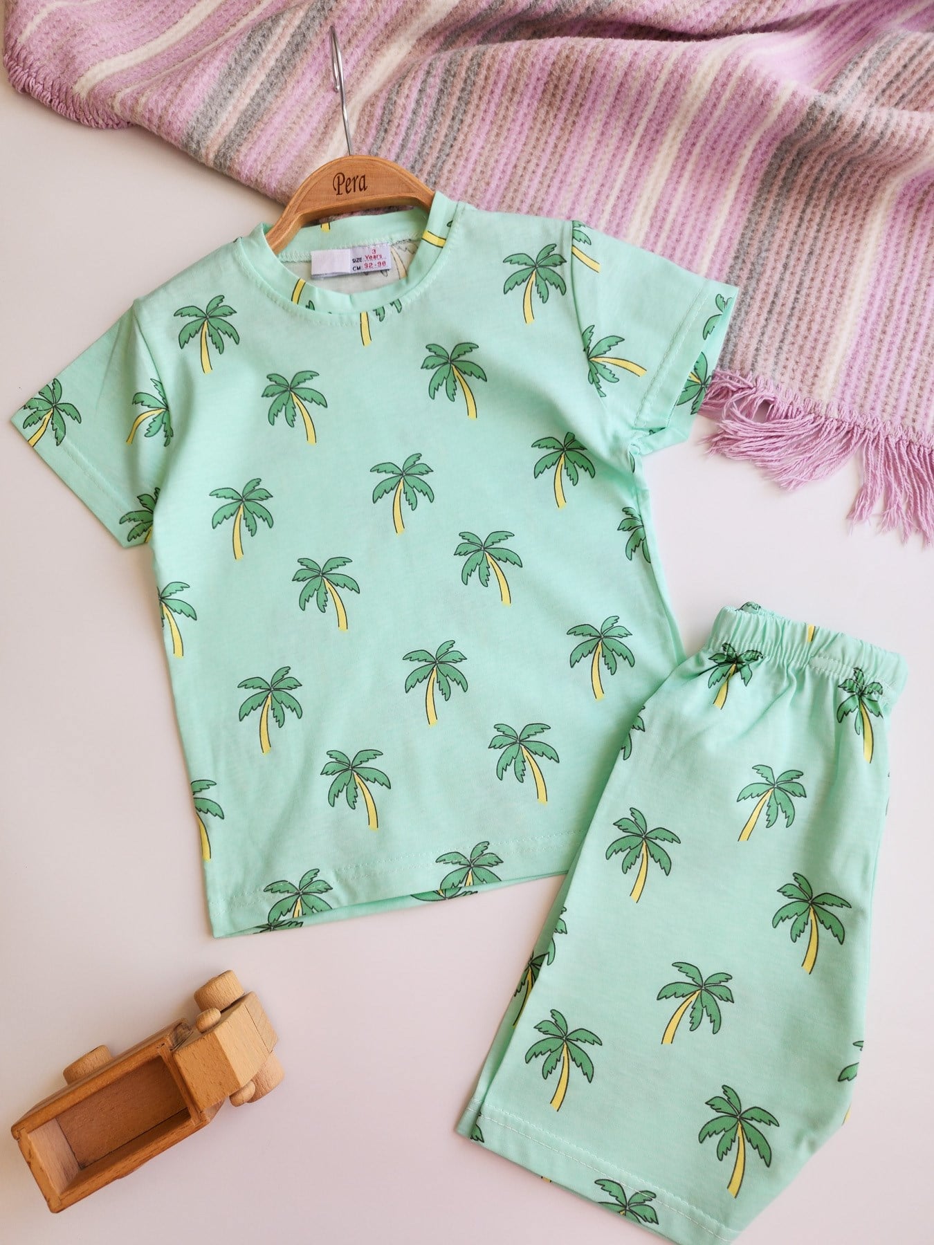 Palmiye Desenli Şortlu Pijama Takımı