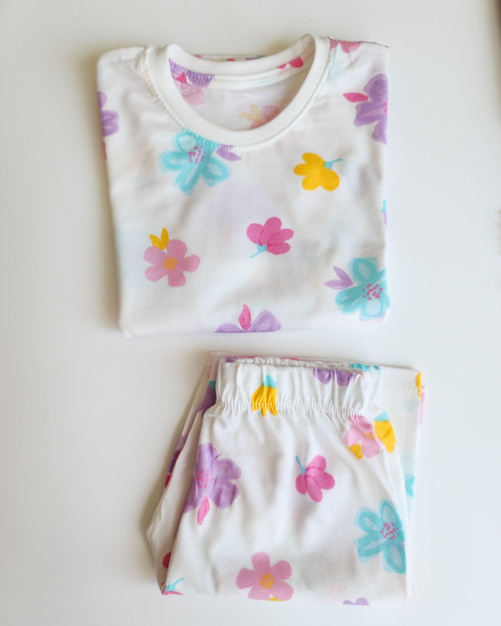 Şortlu Çiçek Desenli Pijama Takımı