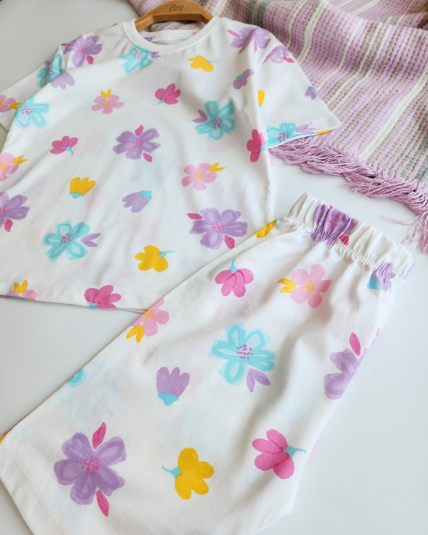 Şortlu Çiçek Desenli Pijama Takımı