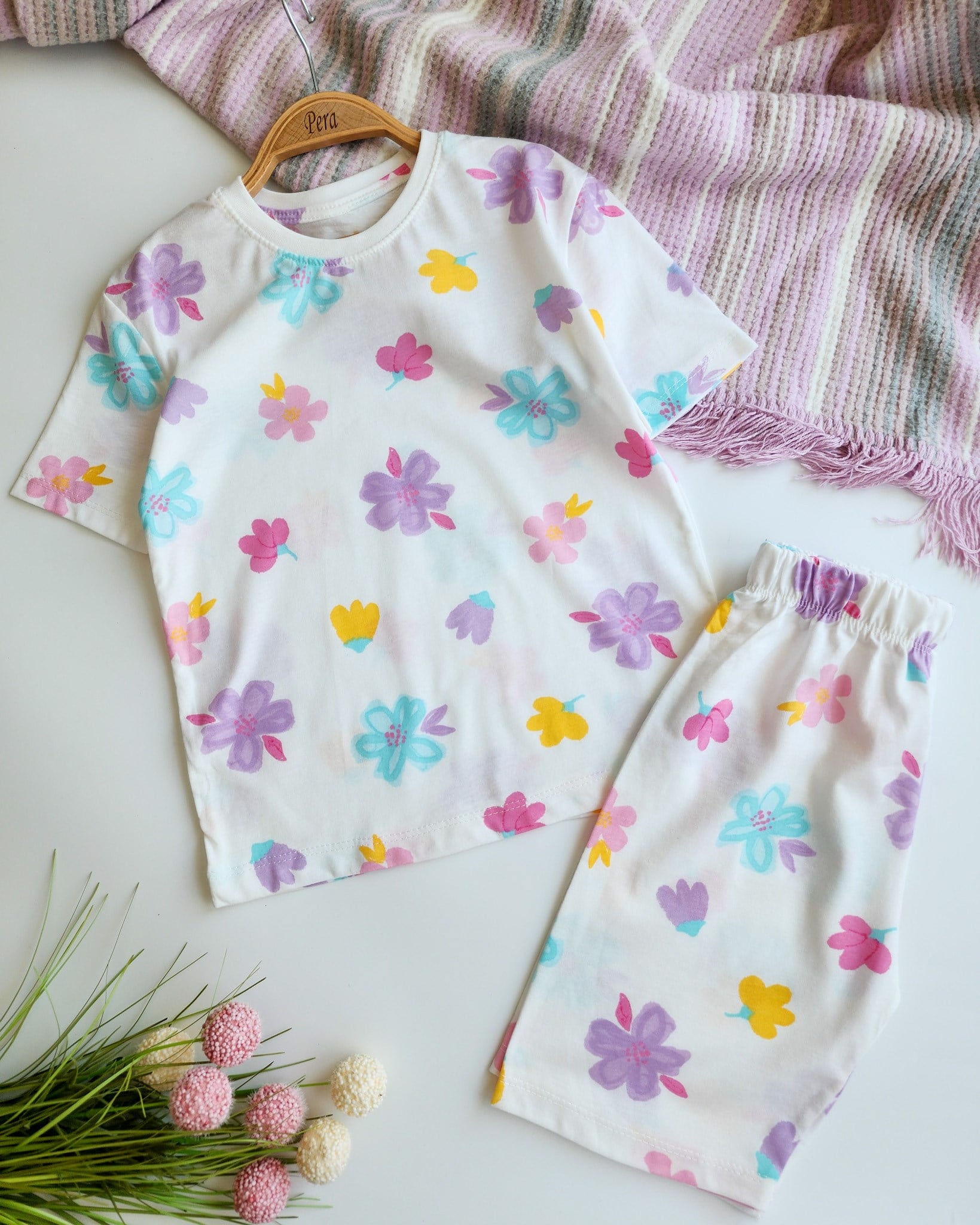 Şortlu Çiçek Desenli Pijama Takımı