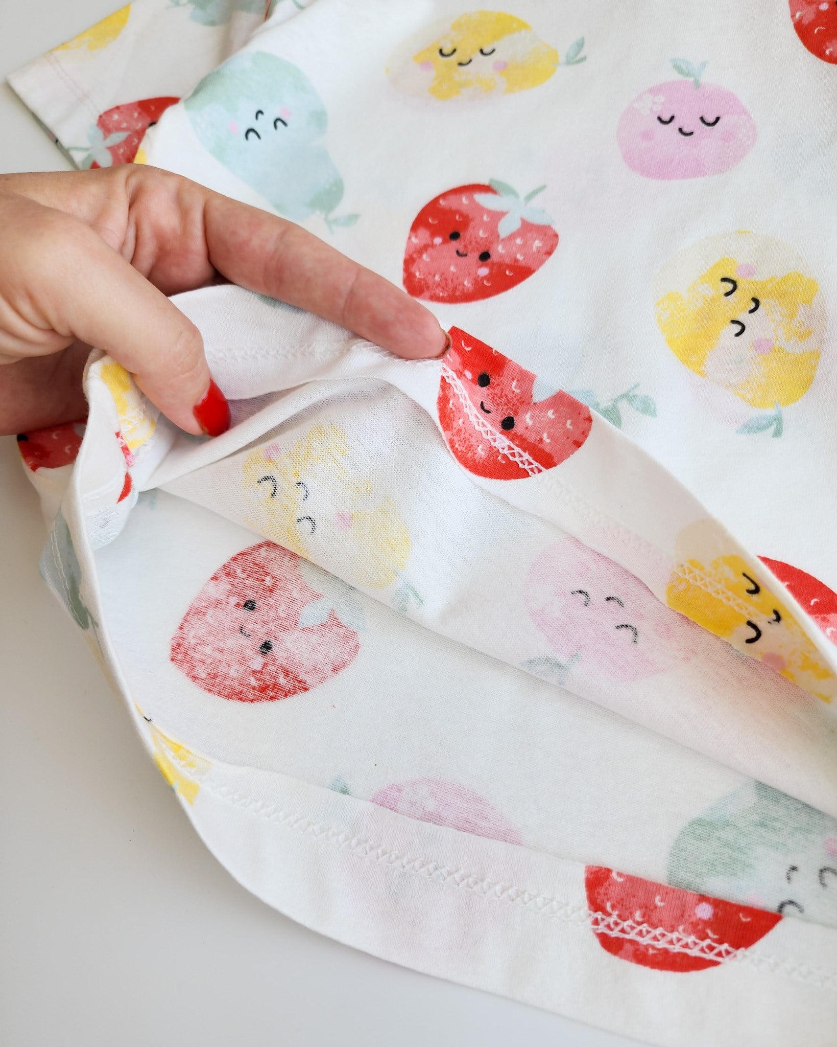 Şortlu Çilek Desenli Pijama Takımı