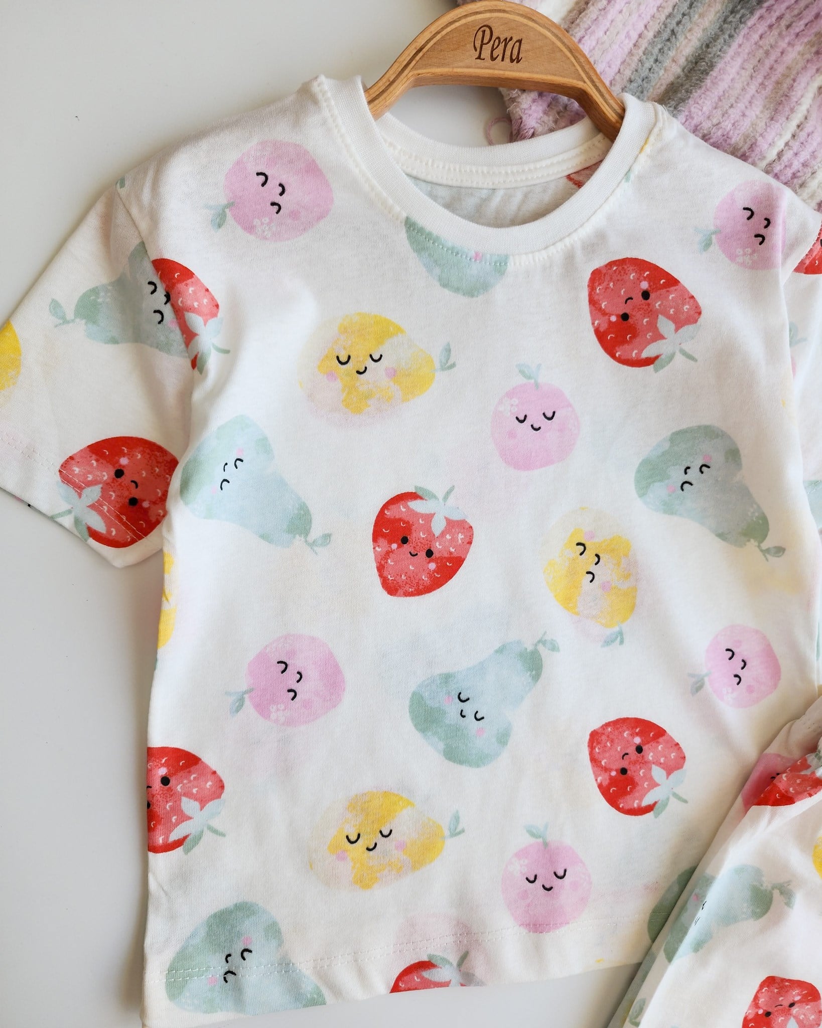 Şortlu Çilek Desenli Pijama Takımı