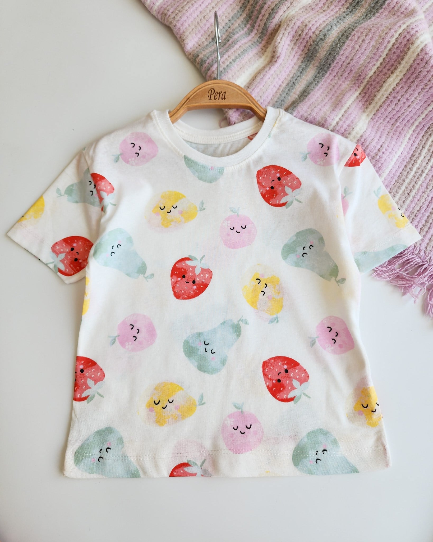 Şortlu Çilek Desenli Pijama Takımı