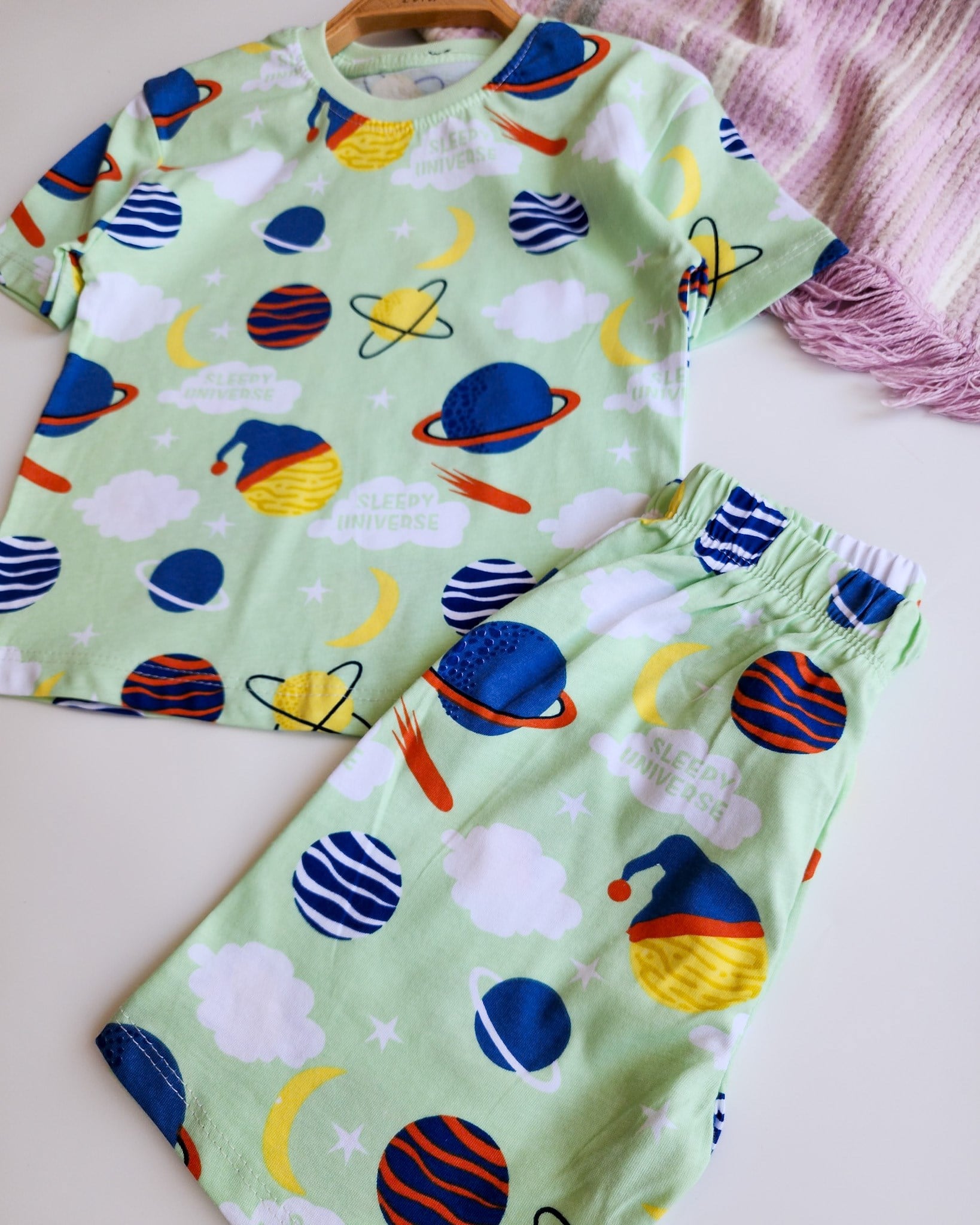Şortlu Gezegen Desenli Pijama Takımı