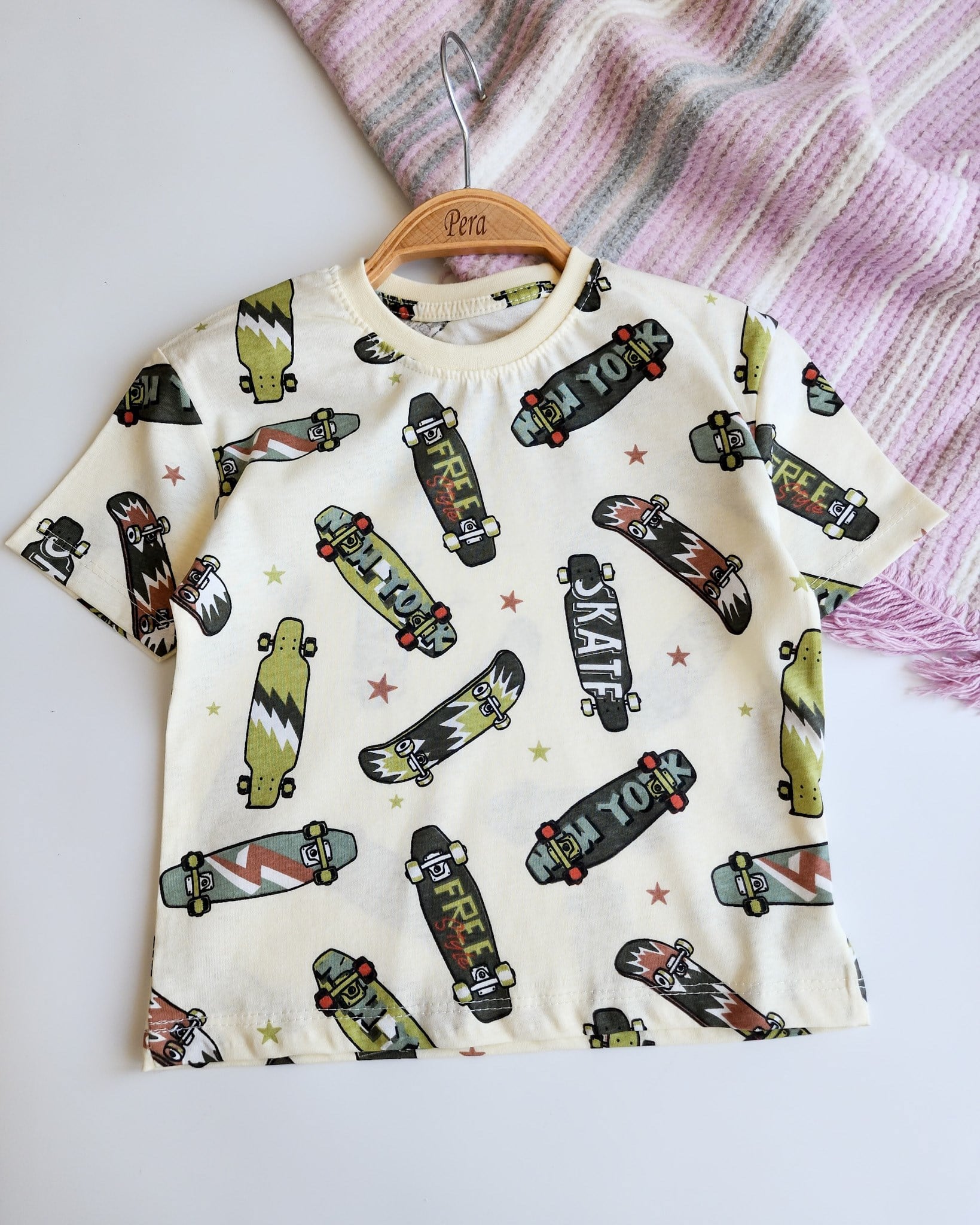 Şortlu Kaykay Desenli Pijama Takımı
