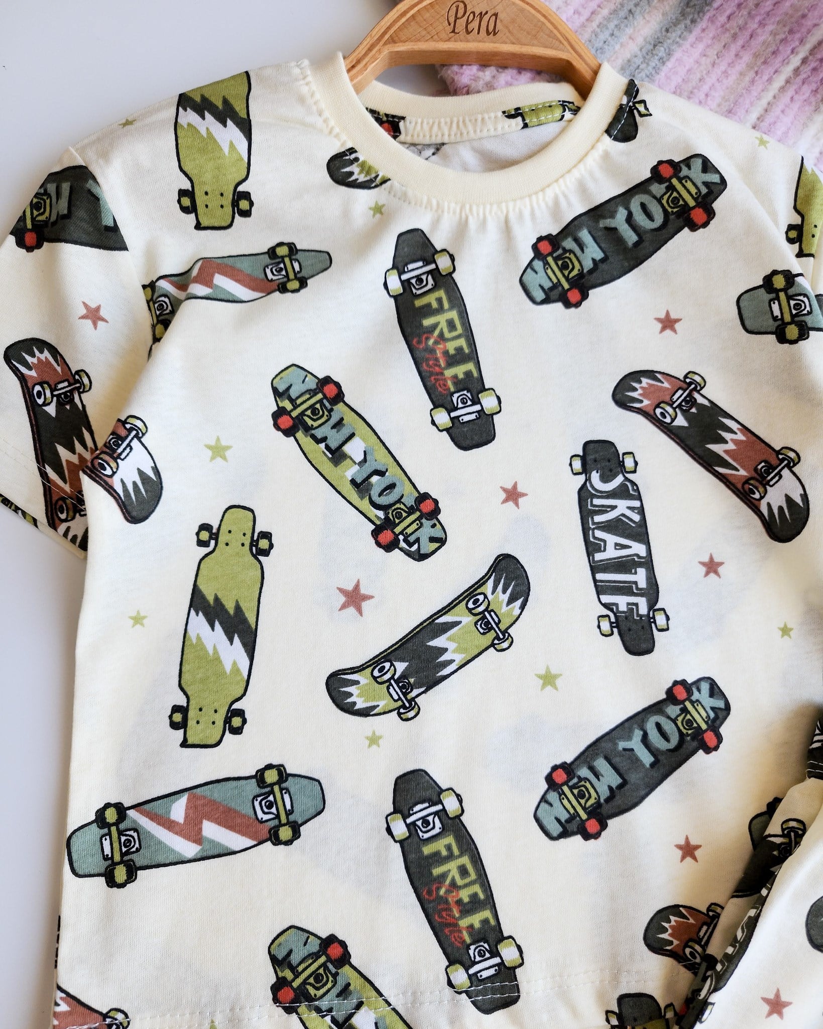 Şortlu Kaykay Desenli Pijama Takımı