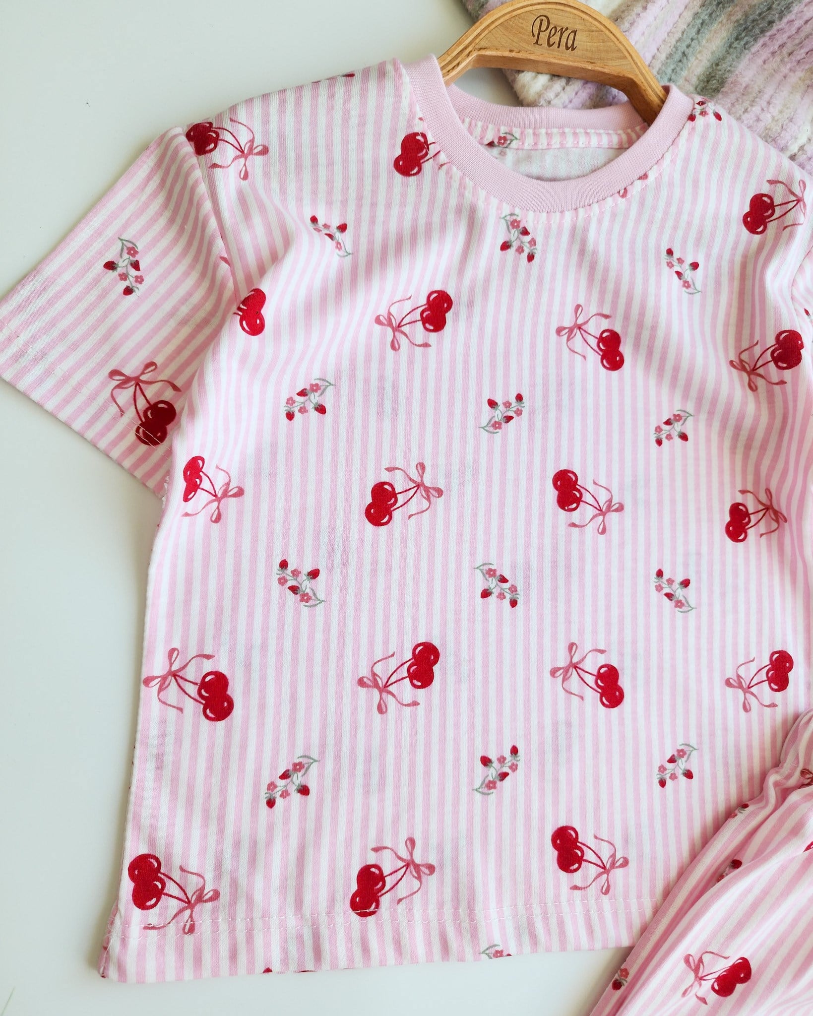 Şortlu Kiraz Desenli Pijama Takımı