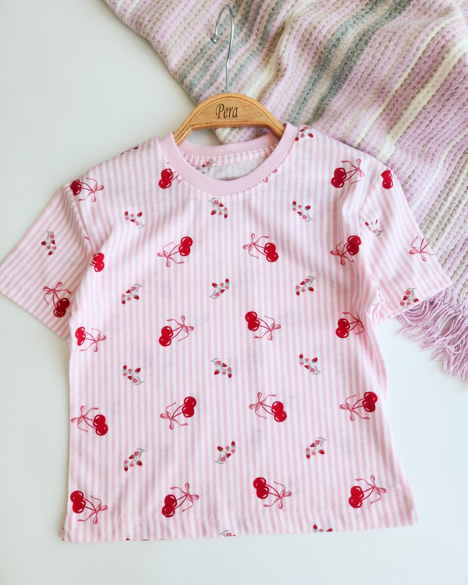 Şortlu Kiraz Desenli Pijama Takımı