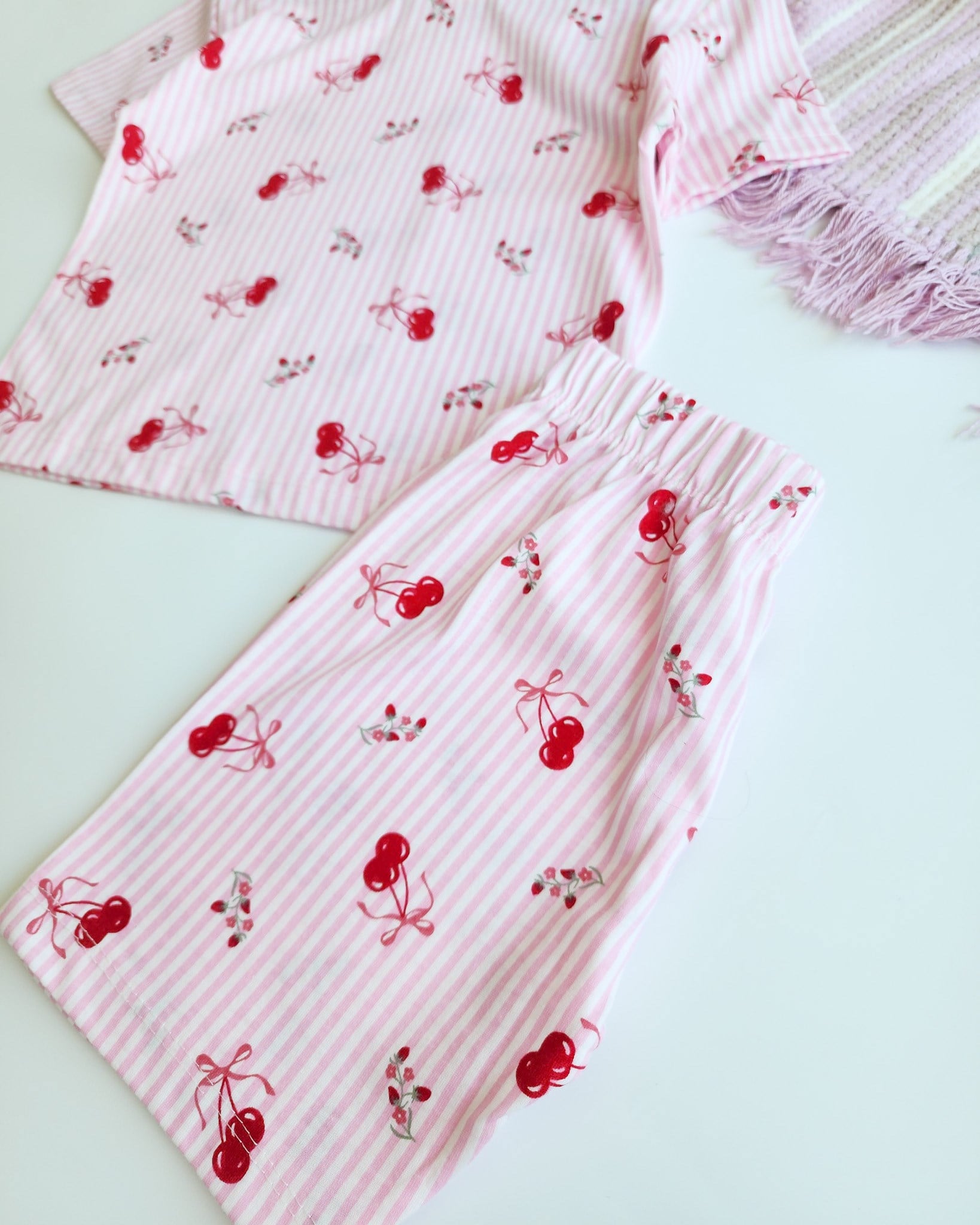 Şortlu Kiraz Desenli Pijama Takımı